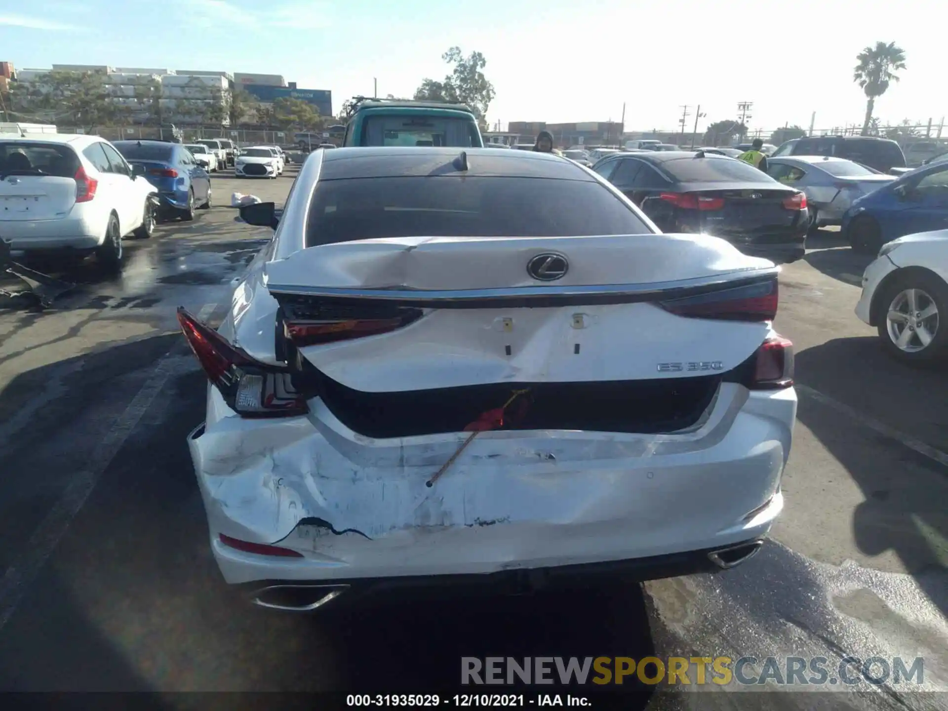 6 Photograph of a damaged car 58ABZ1B16KU024765 LEXUS ES 2019