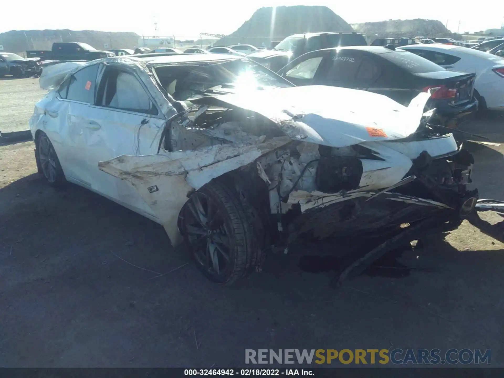 1 Photograph of a damaged car 58ABZ1B16KU025169 LEXUS ES 2019