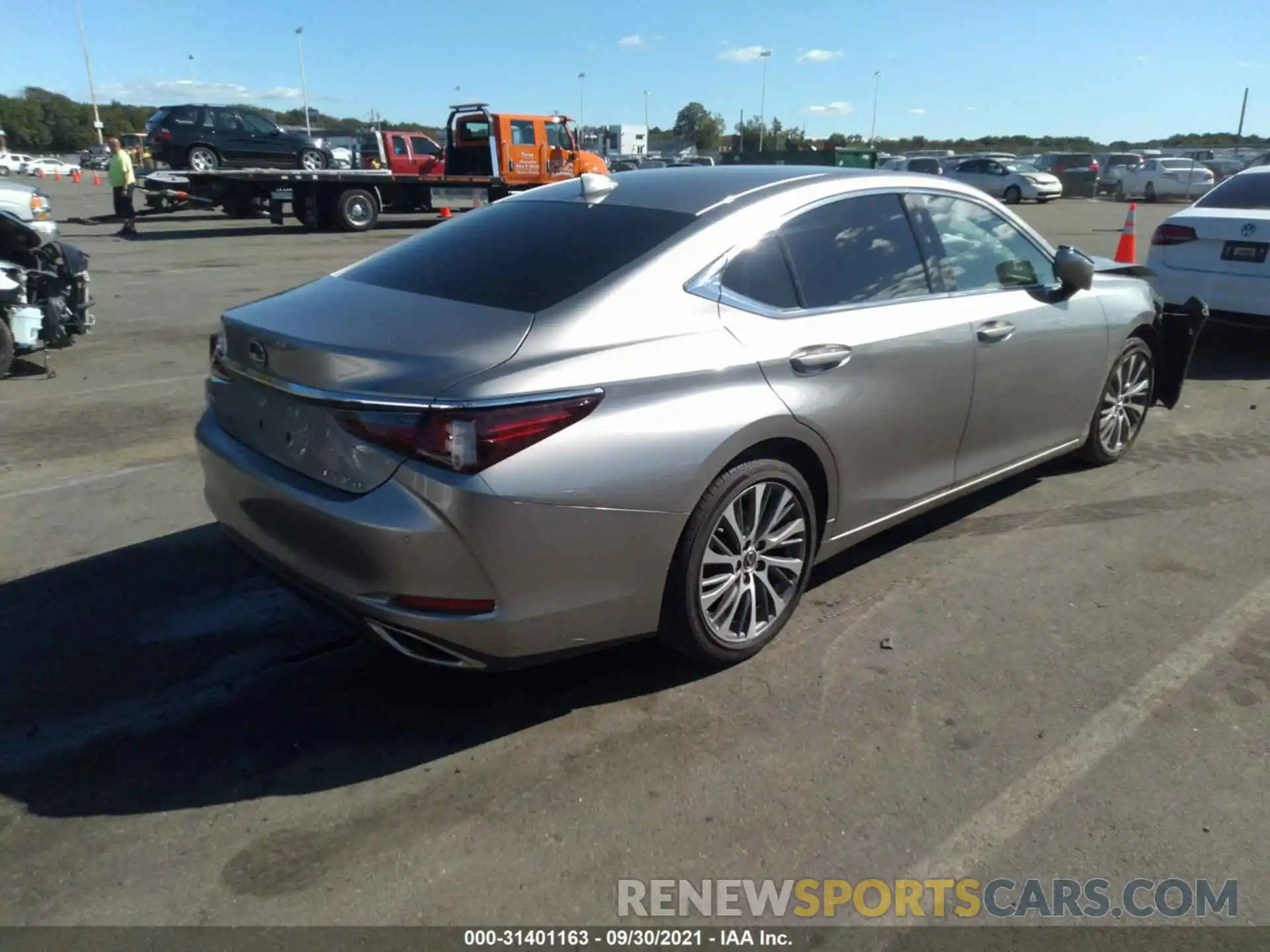 4 Photograph of a damaged car 58ABZ1B16KU027522 LEXUS ES 2019