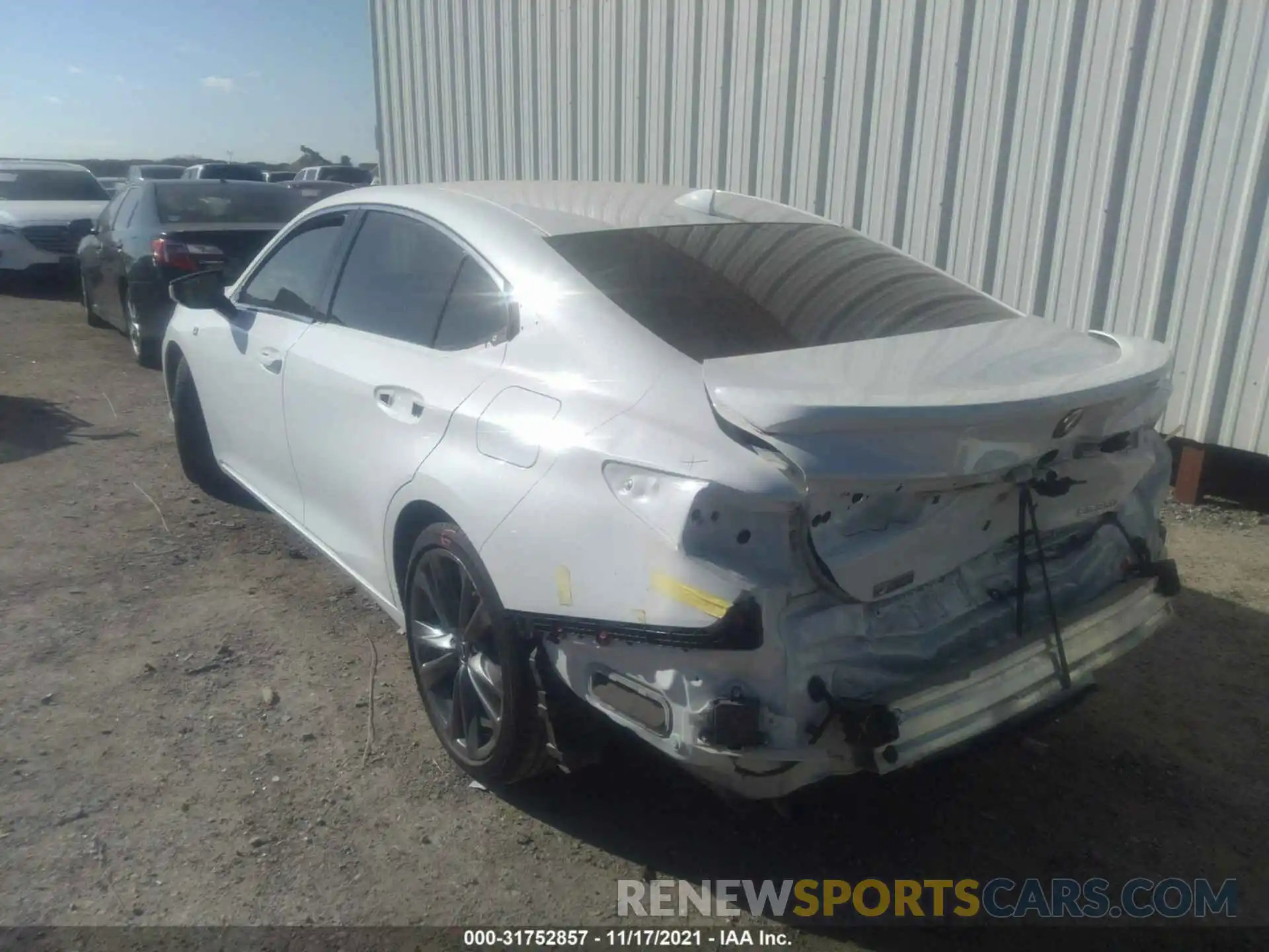 3 Photograph of a damaged car 58ABZ1B16KU031876 LEXUS ES 2019