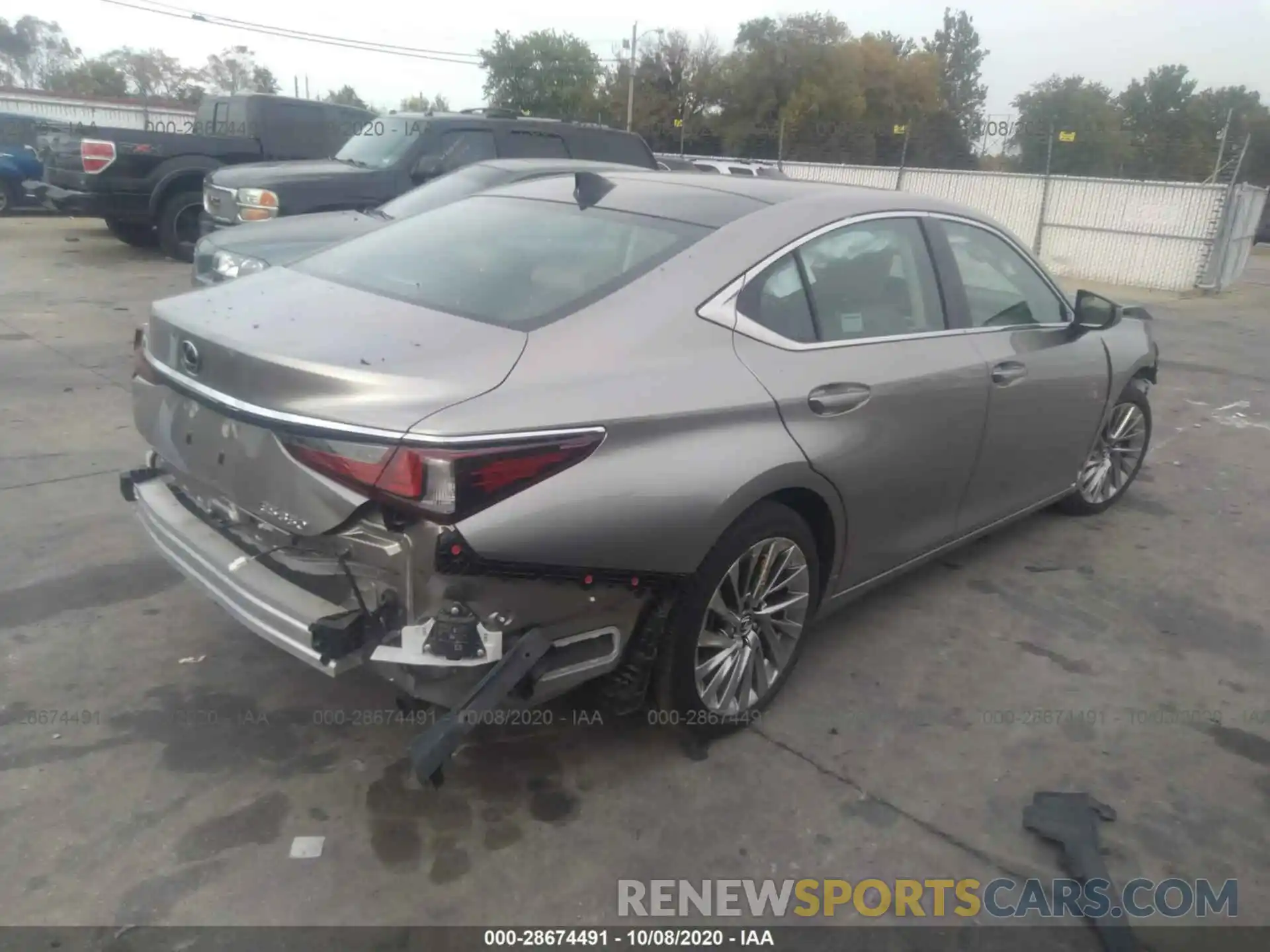 4 Photograph of a damaged car 58ABZ1B16KU031957 LEXUS ES 2019