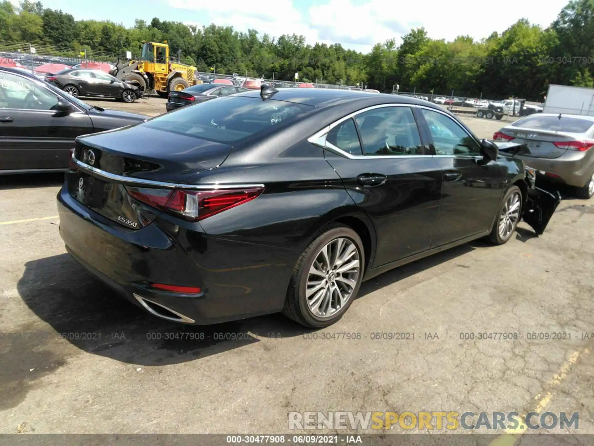 4 Photograph of a damaged car 58ABZ1B16KU039332 LEXUS ES 2019