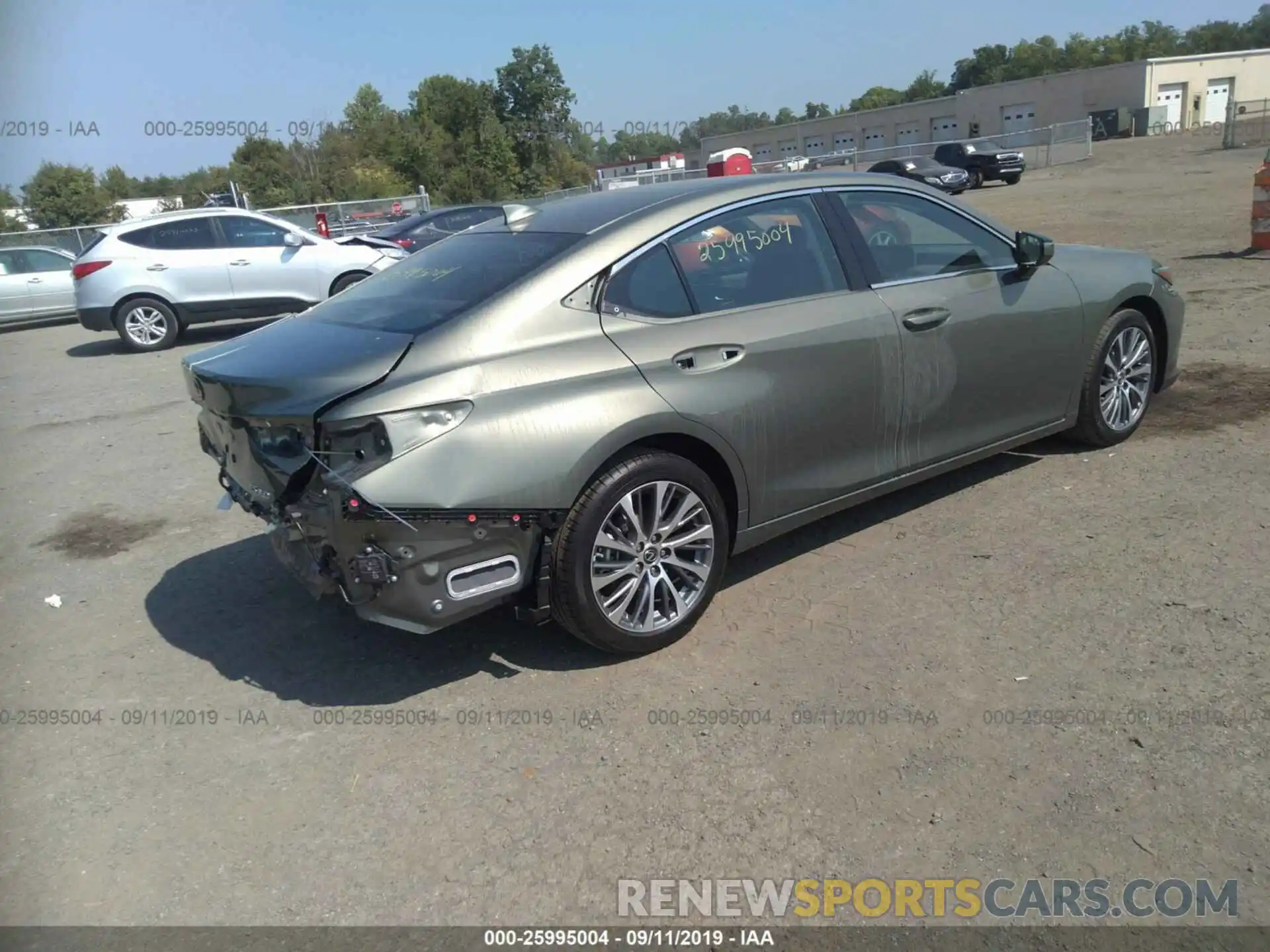 4 Photograph of a damaged car 58ABZ1B16KU040688 LEXUS ES 2019