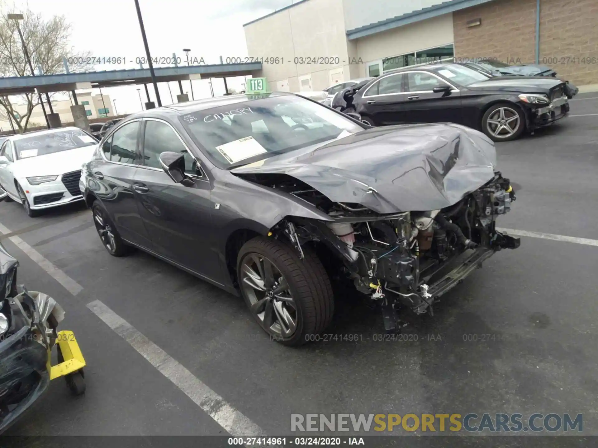 1 Photograph of a damaged car 58ABZ1B16KU042456 LEXUS ES 2019