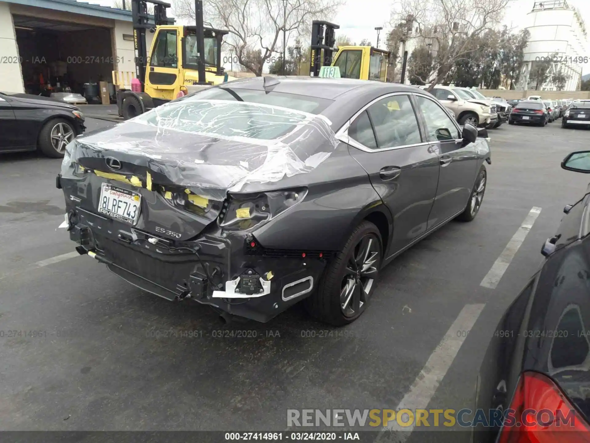 4 Photograph of a damaged car 58ABZ1B16KU042456 LEXUS ES 2019