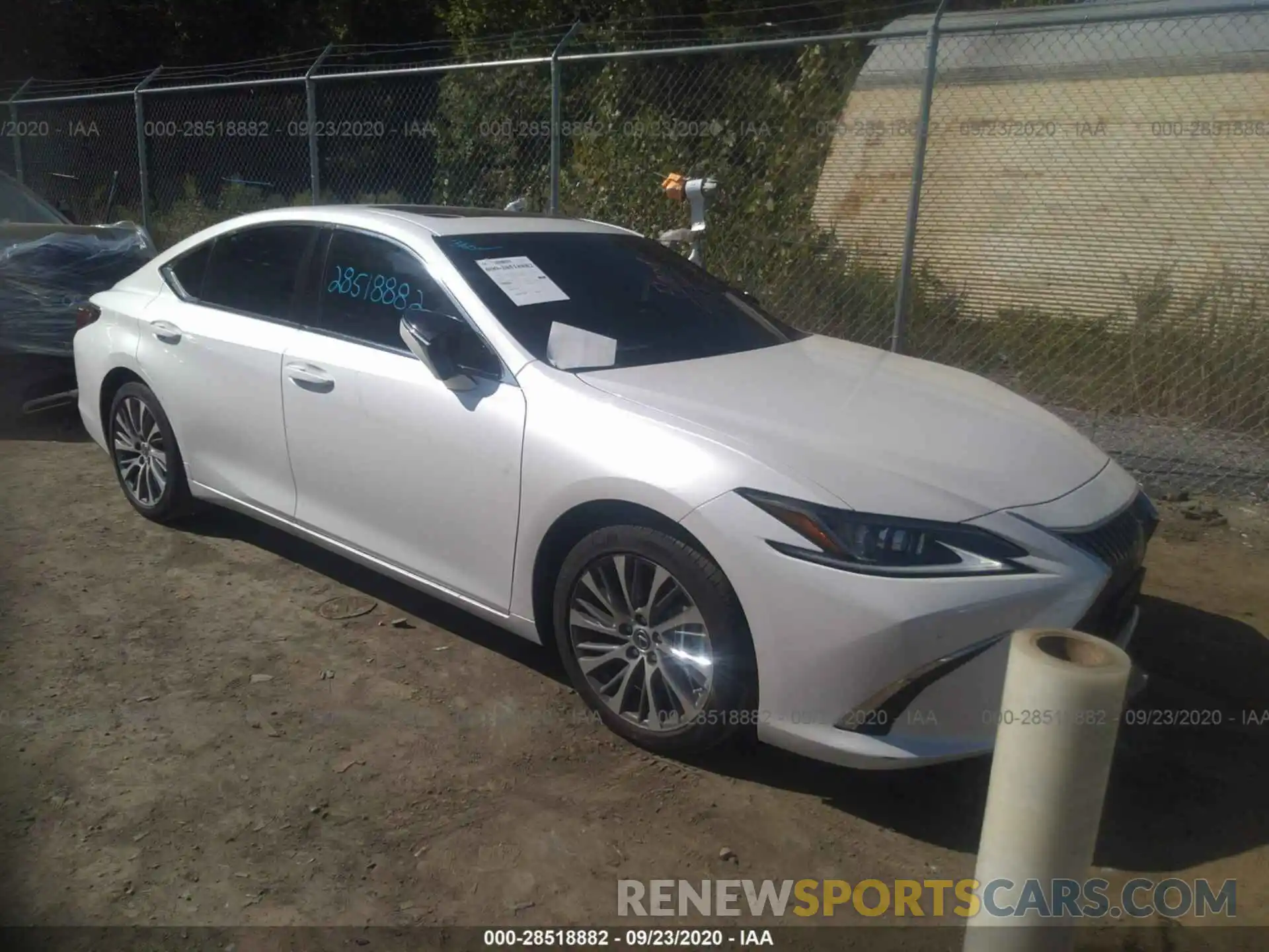 1 Photograph of a damaged car 58ABZ1B16KU044045 LEXUS ES 2019