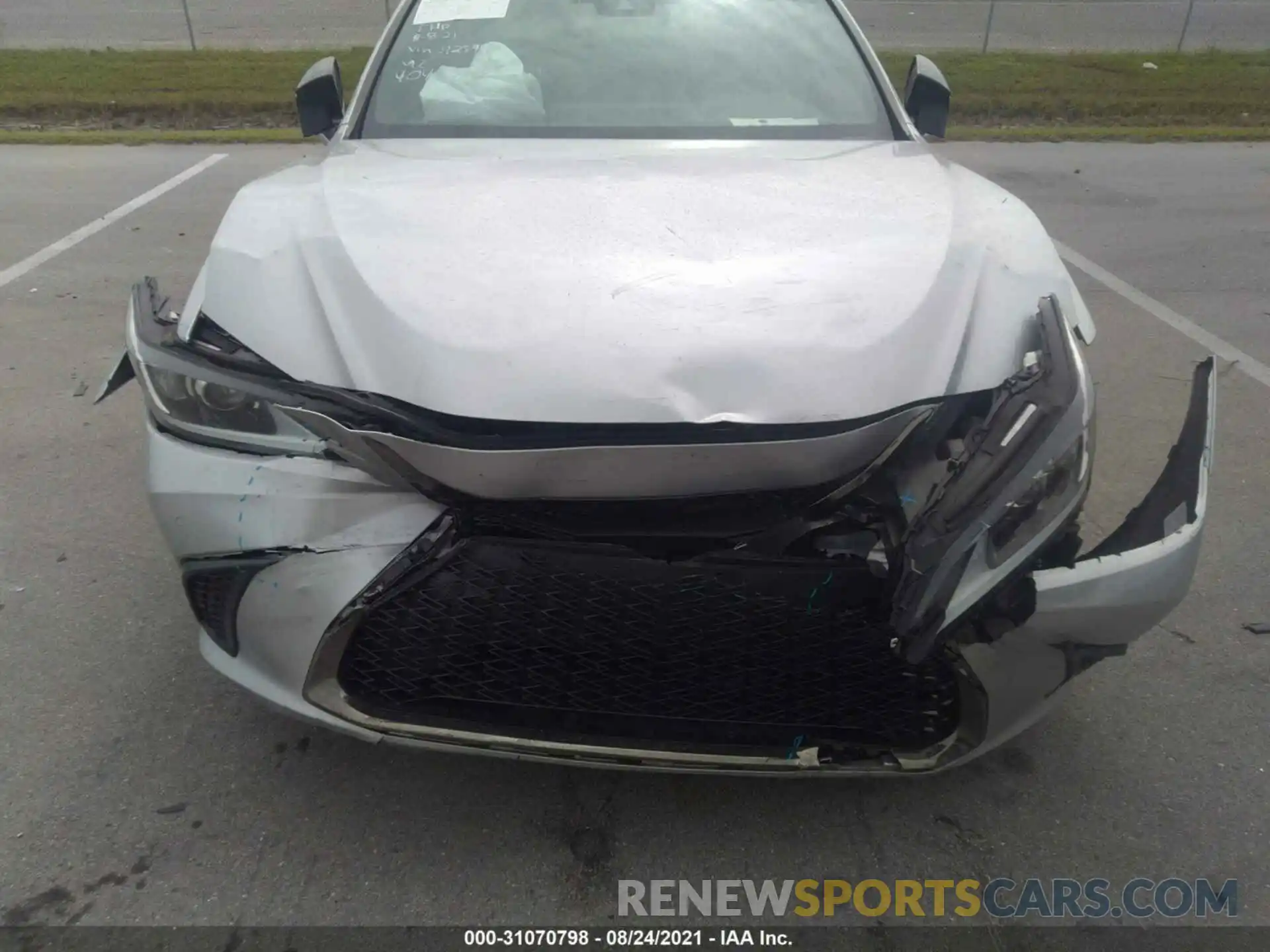 6 Photograph of a damaged car 58ABZ1B16KU049259 LEXUS ES 2019