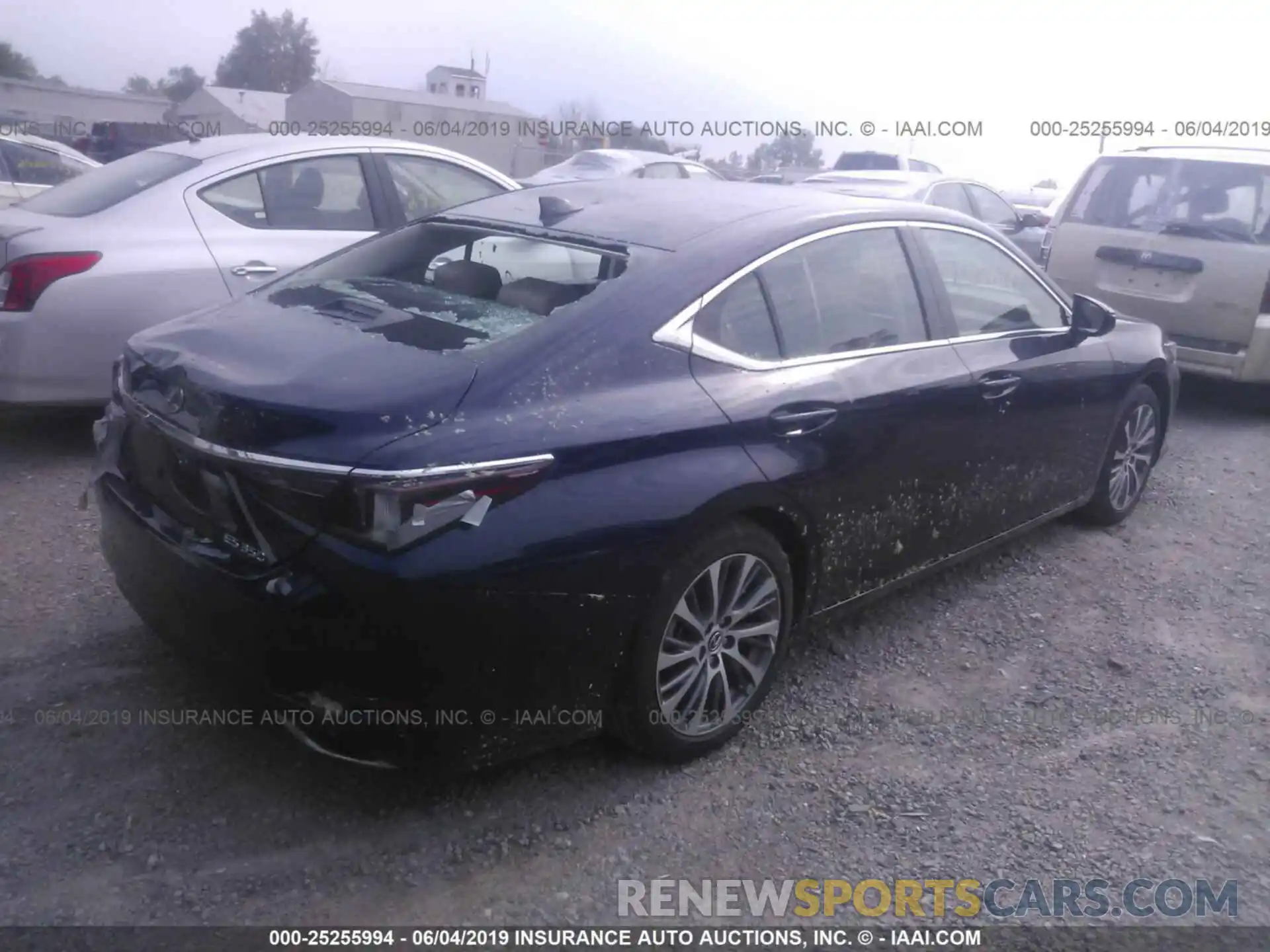 4 Photograph of a damaged car 58ABZ1B17KU004024 LEXUS ES 2019