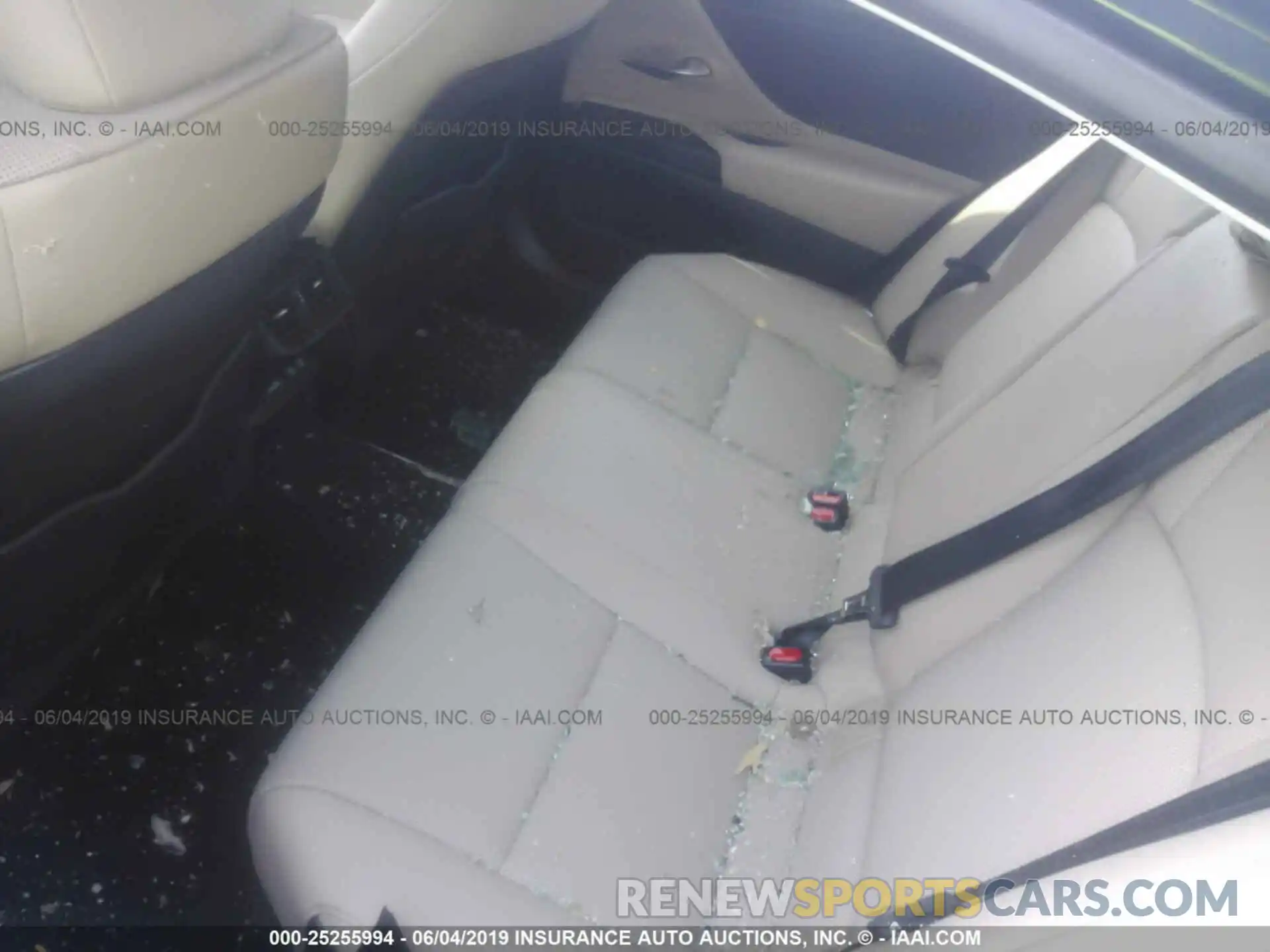 8 Photograph of a damaged car 58ABZ1B17KU004024 LEXUS ES 2019