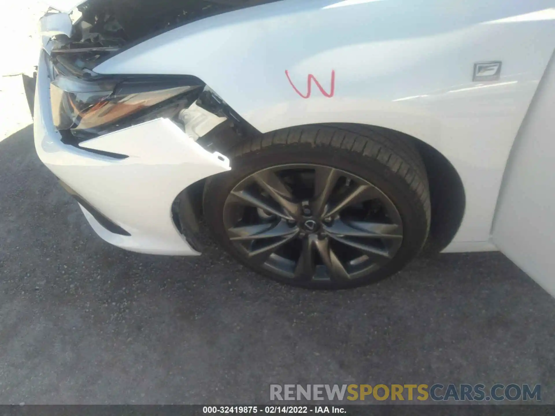 12 Photograph of a damaged car 58ABZ1B17KU005755 LEXUS ES 2019