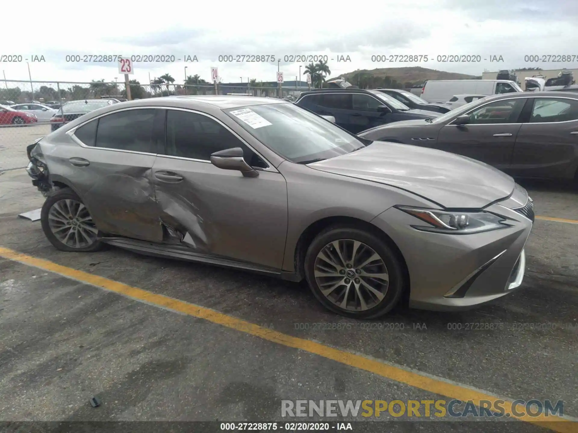 1 Photograph of a damaged car 58ABZ1B17KU010521 LEXUS ES 2019