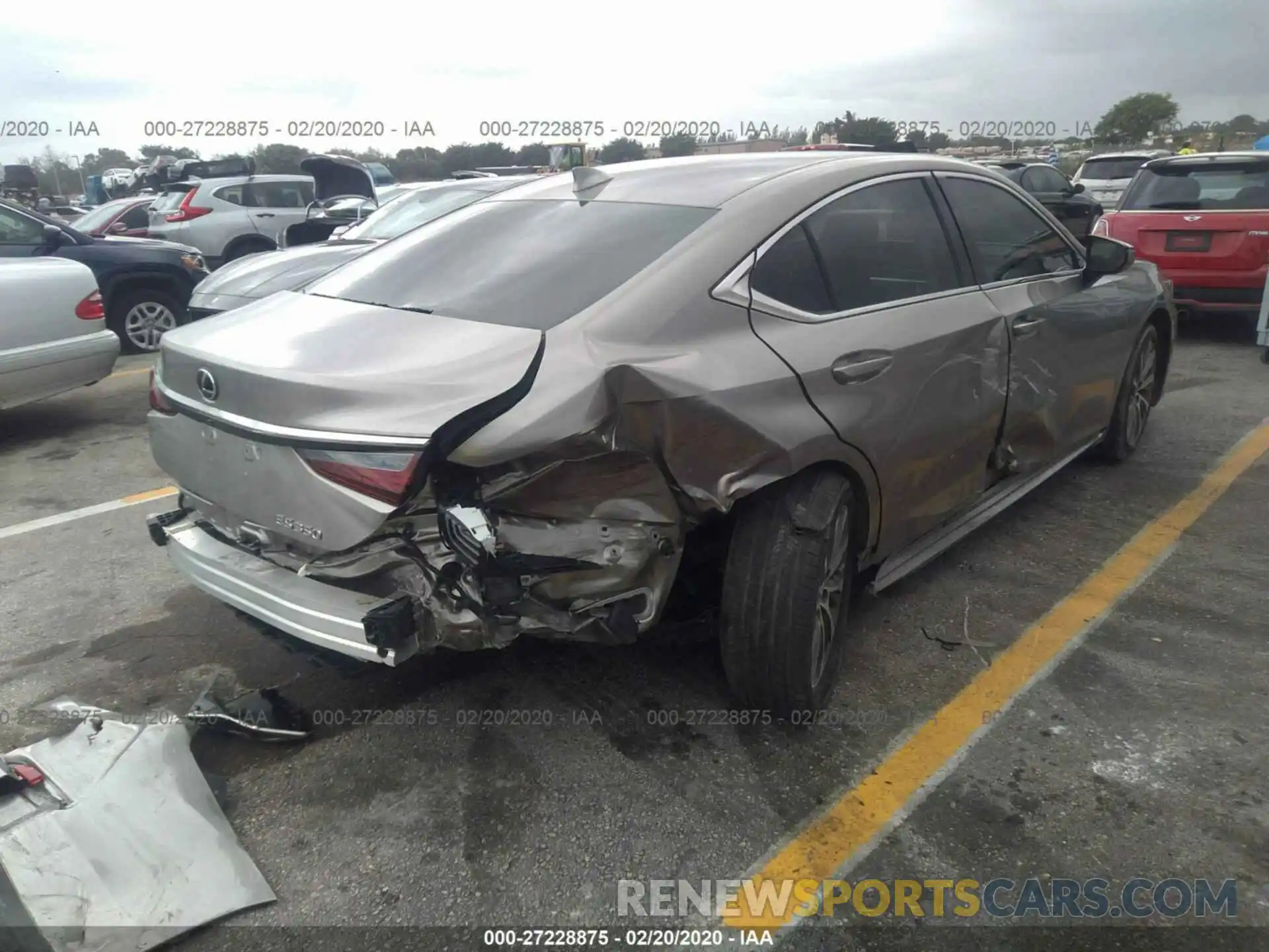 4 Photograph of a damaged car 58ABZ1B17KU010521 LEXUS ES 2019