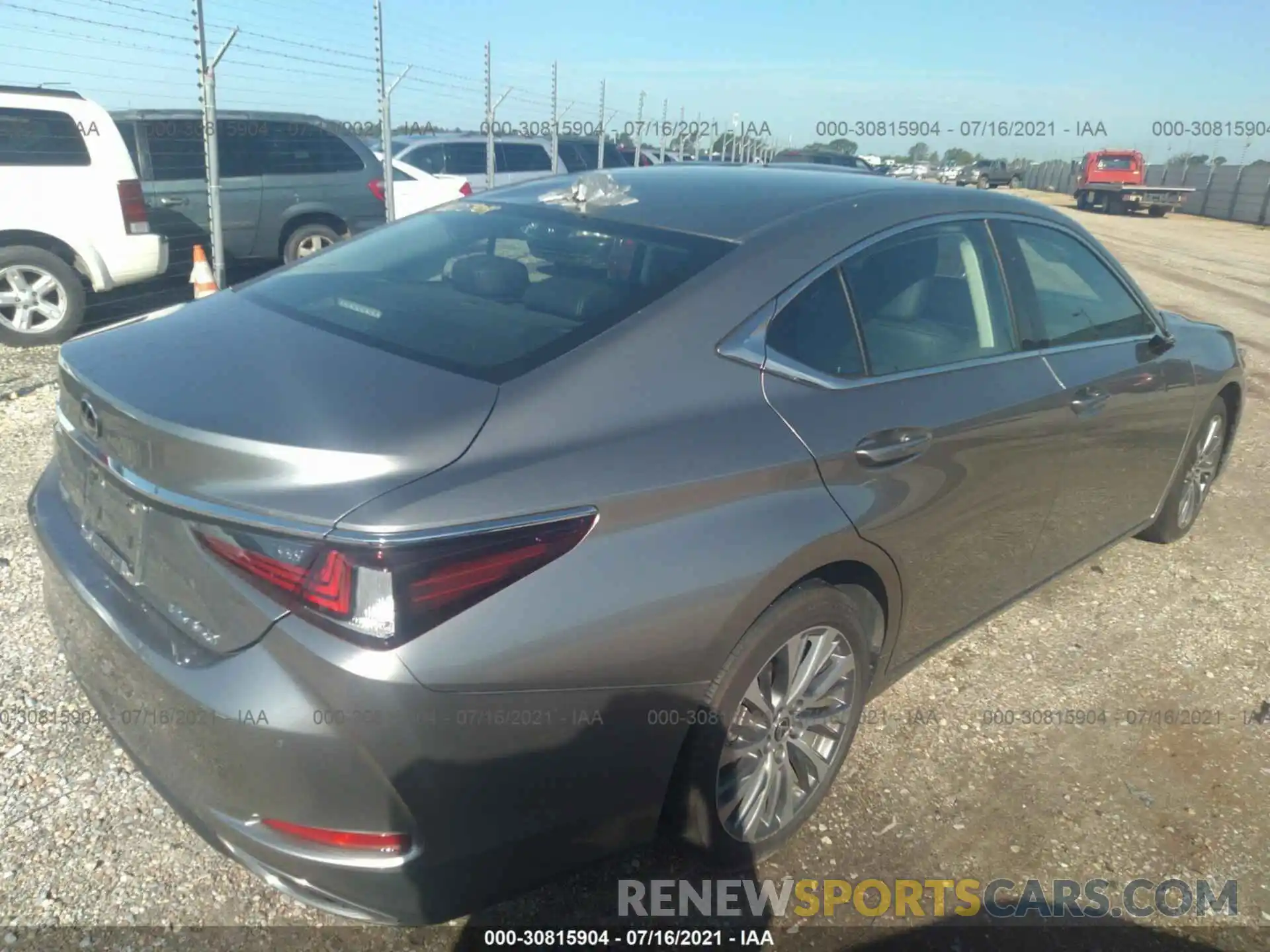 4 Photograph of a damaged car 58ABZ1B17KU014648 LEXUS ES 2019