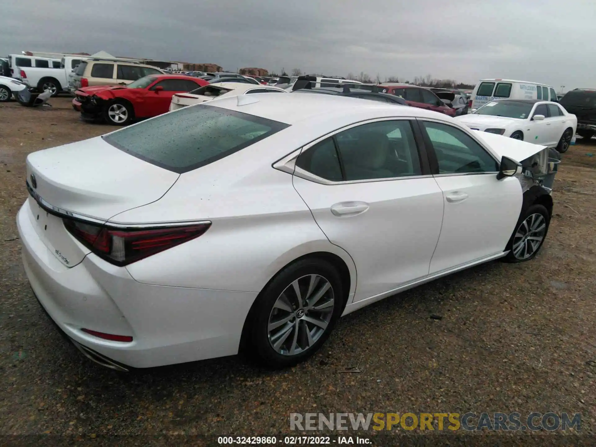 4 Photograph of a damaged car 58ABZ1B17KU014679 LEXUS ES 2019