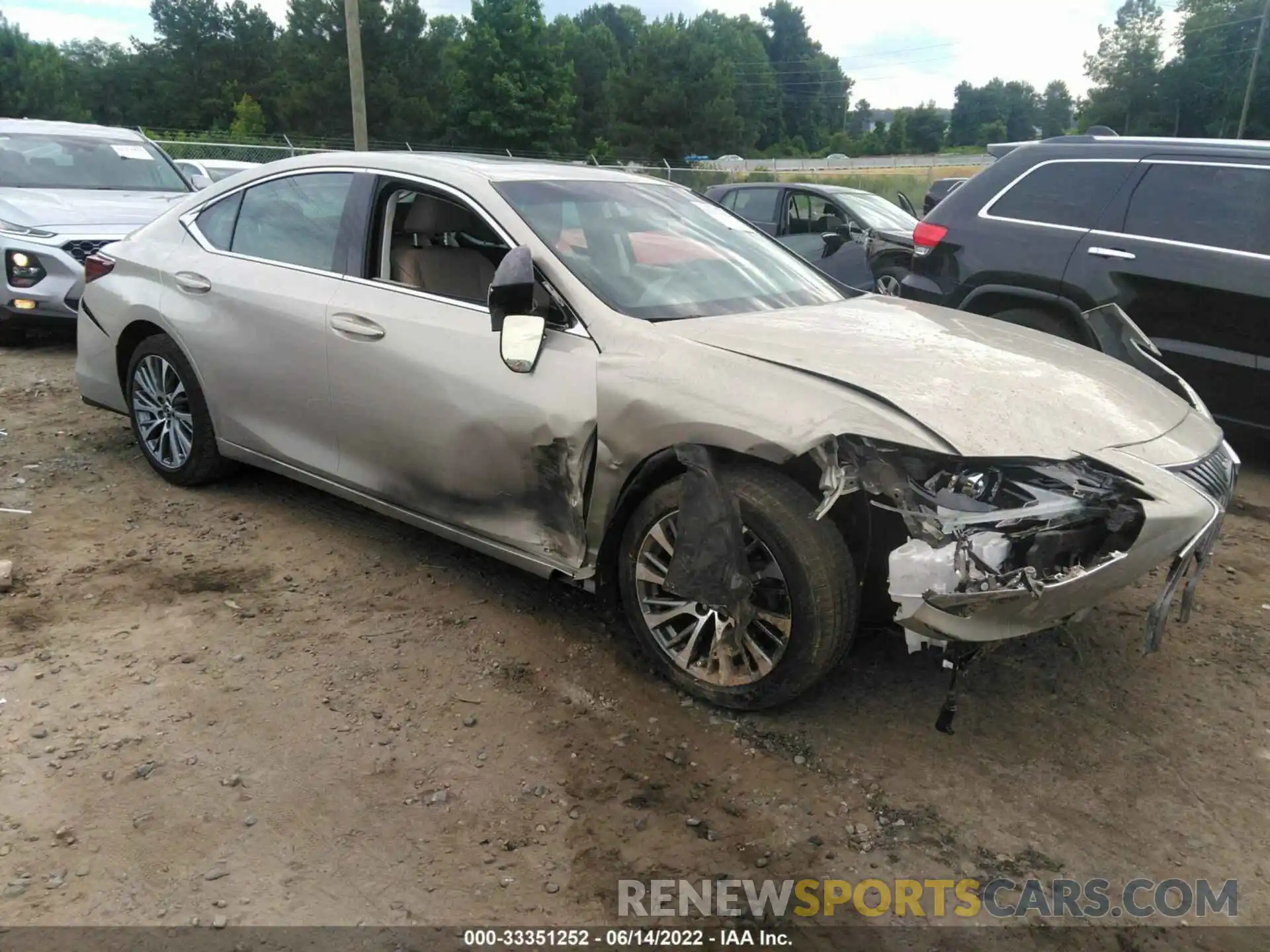 1 Photograph of a damaged car 58ABZ1B17KU018439 LEXUS ES 2019