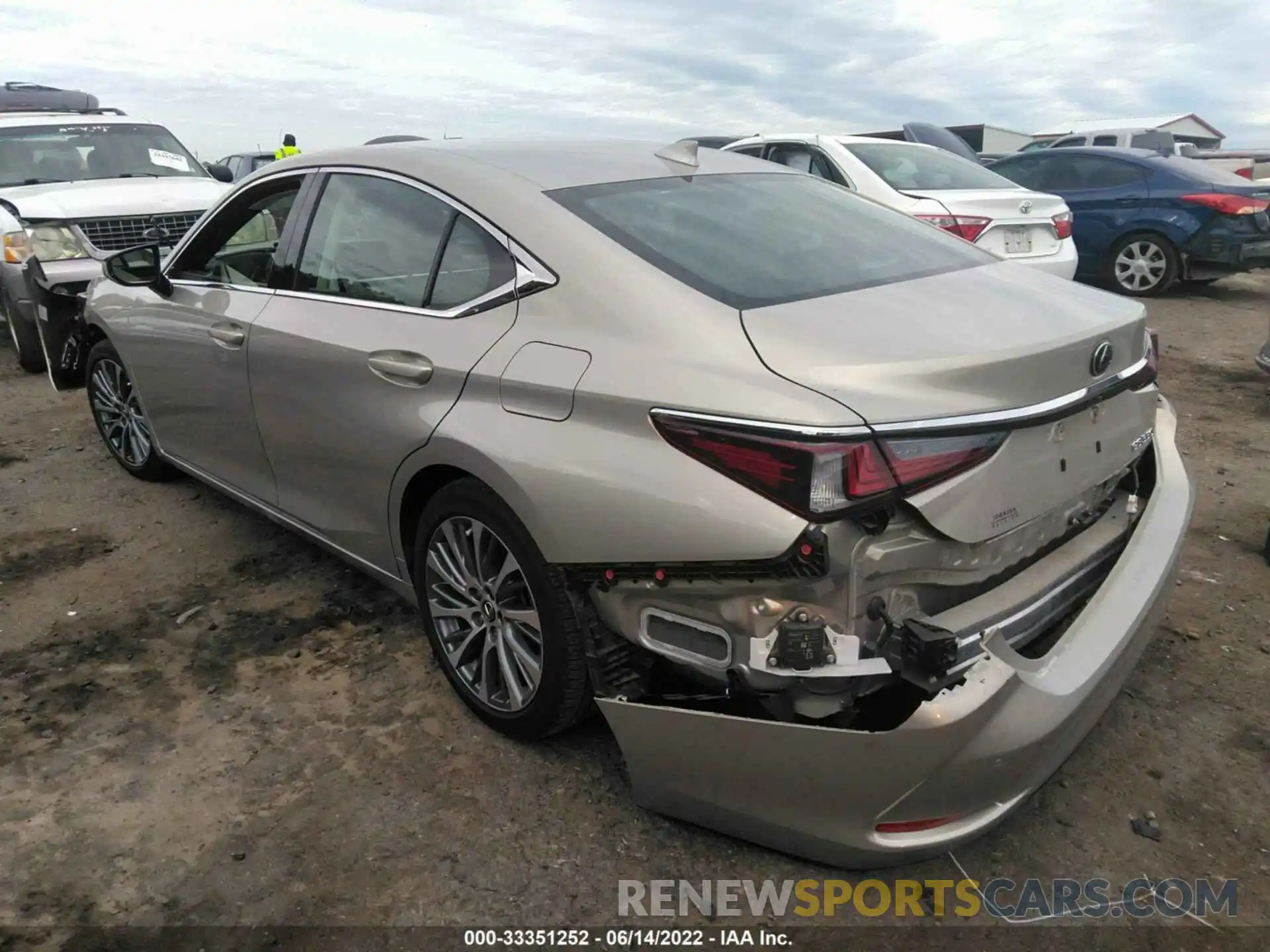 3 Photograph of a damaged car 58ABZ1B17KU018439 LEXUS ES 2019