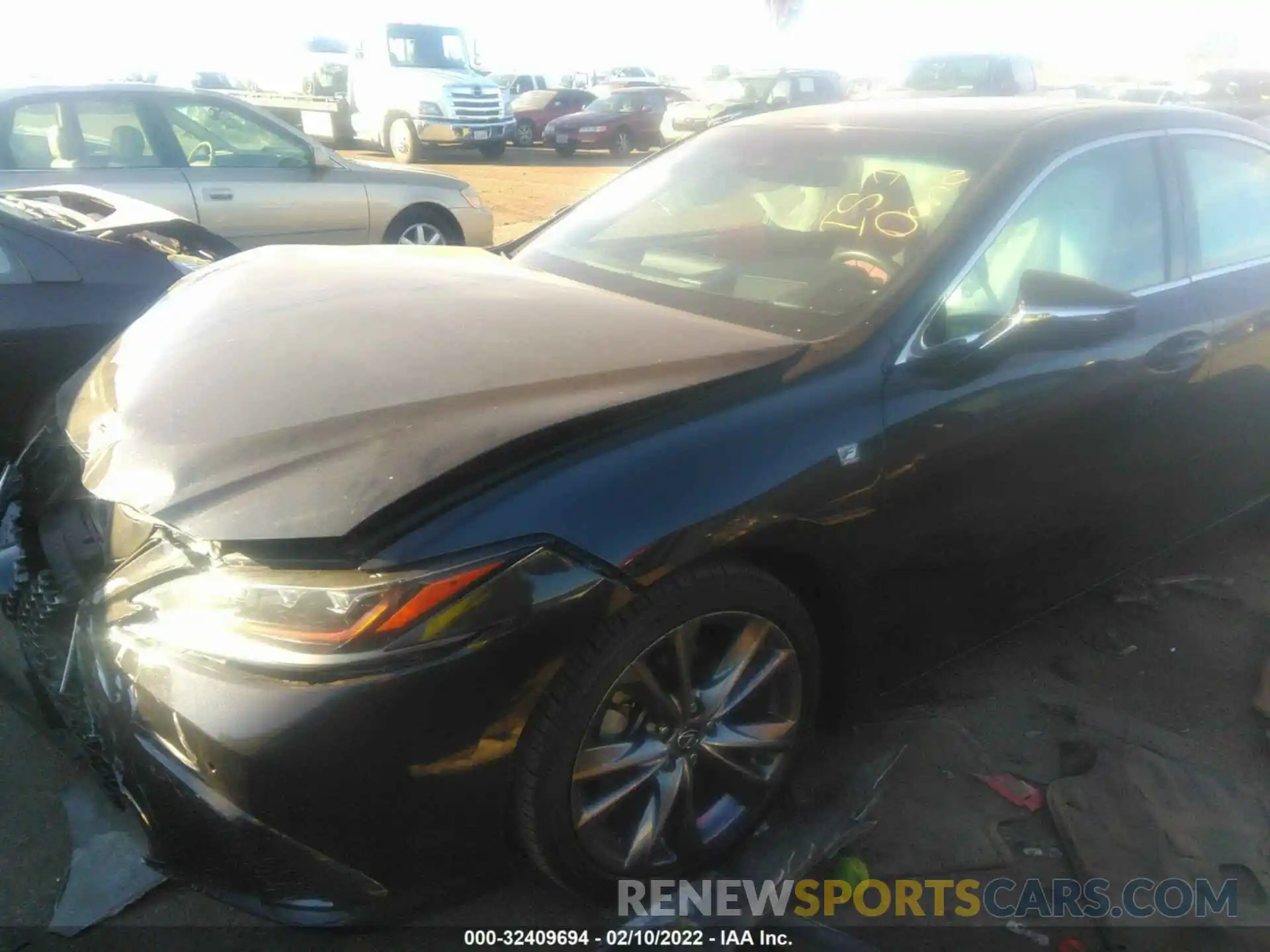 2 Photograph of a damaged car 58ABZ1B17KU023298 LEXUS ES 2019