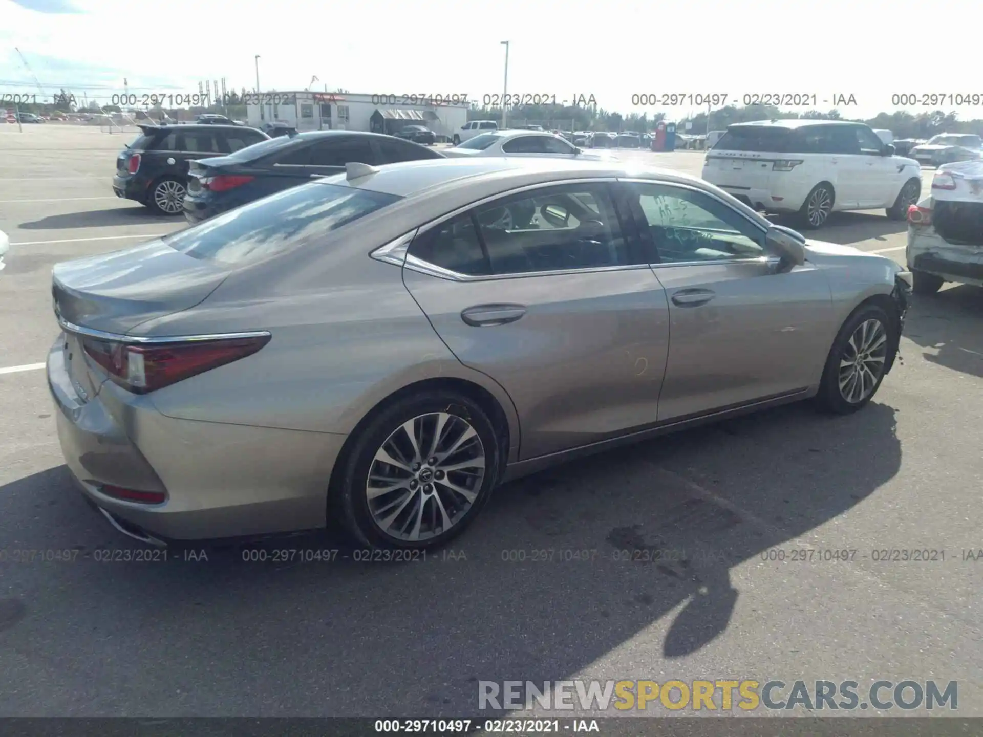 4 Photograph of a damaged car 58ABZ1B17KU025777 LEXUS ES 2019