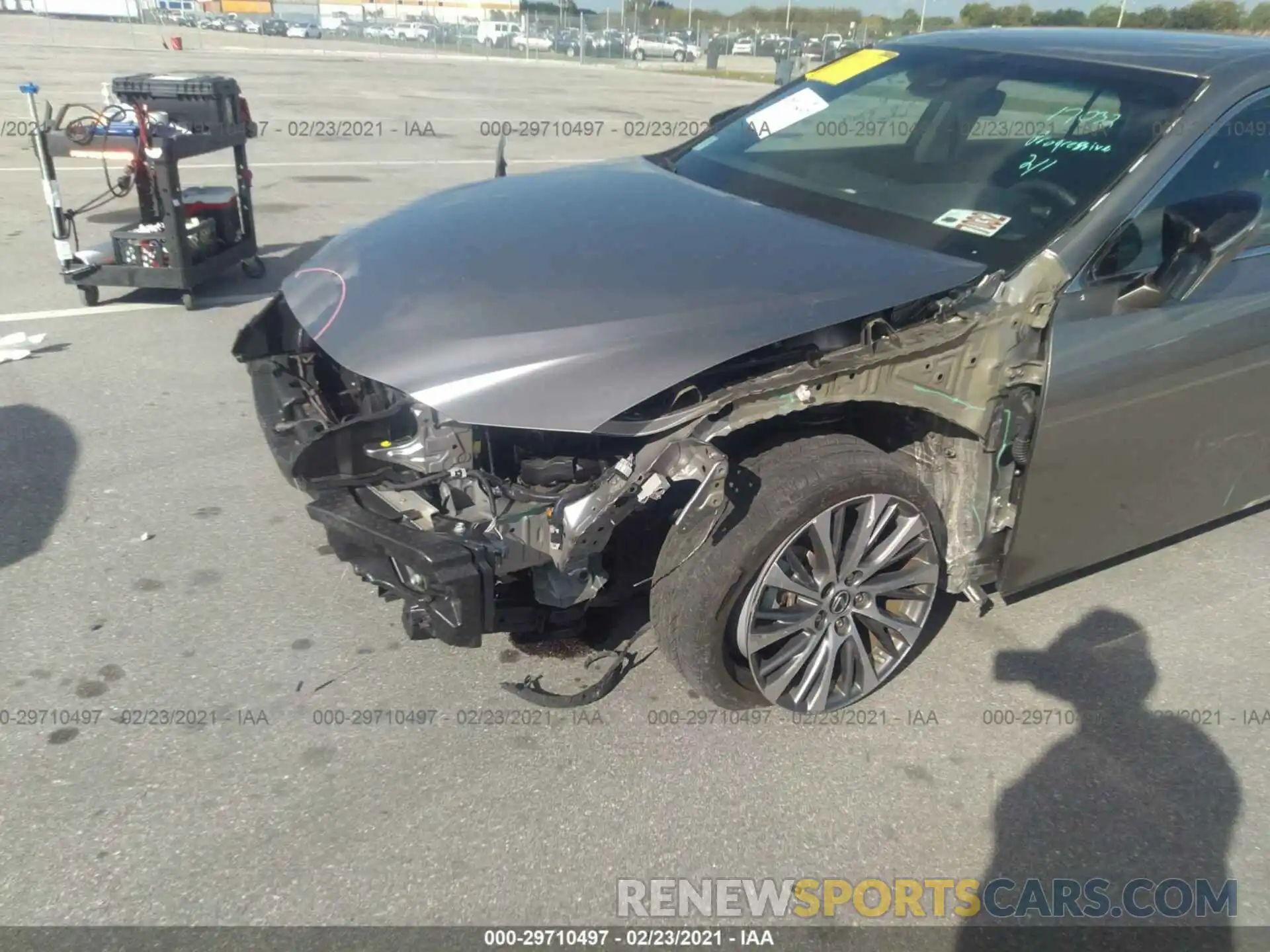 6 Photograph of a damaged car 58ABZ1B17KU025777 LEXUS ES 2019