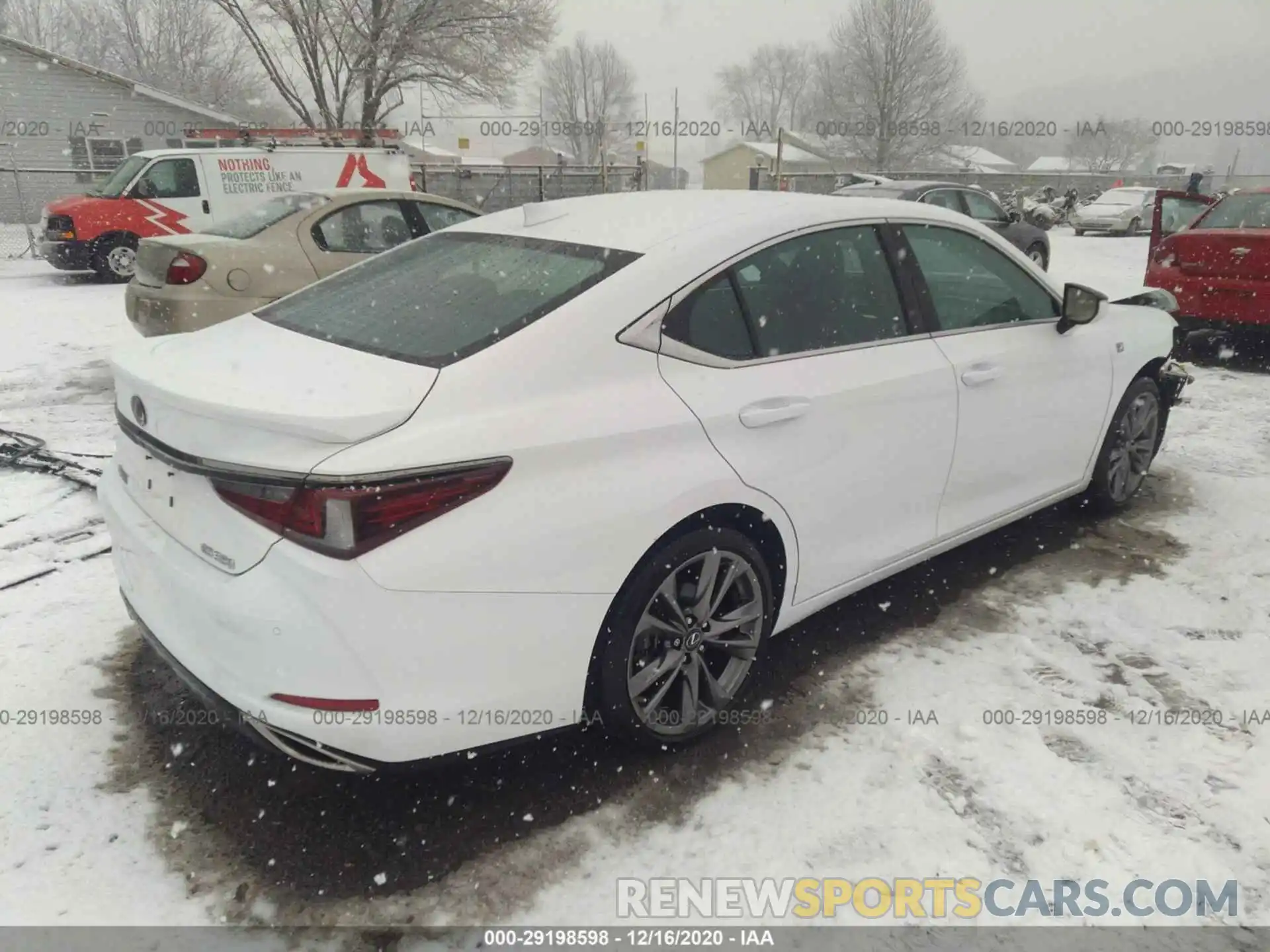 4 Photograph of a damaged car 58ABZ1B17KU028338 LEXUS ES 2019