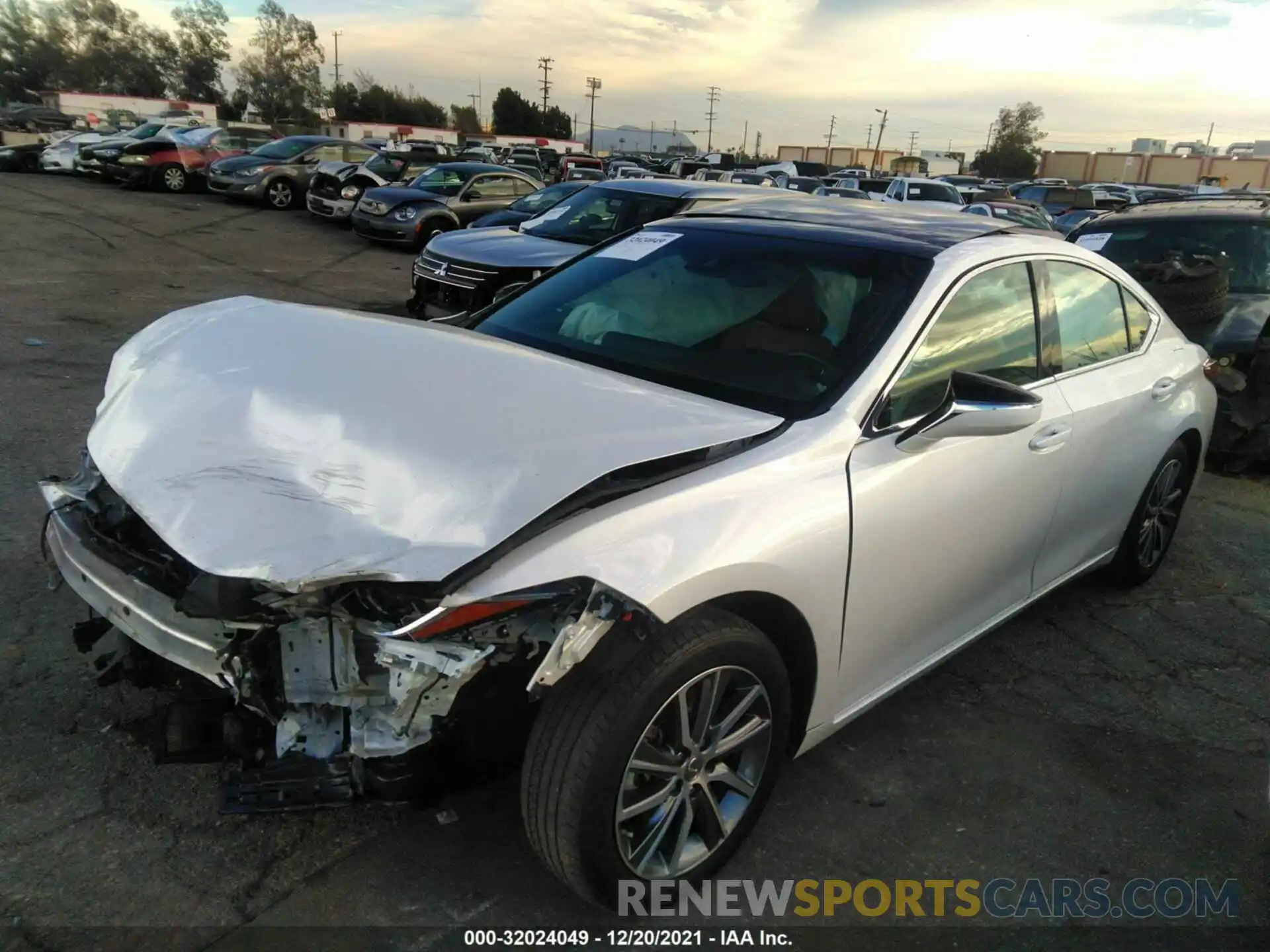 2 Photograph of a damaged car 58ABZ1B17KU031708 LEXUS ES 2019