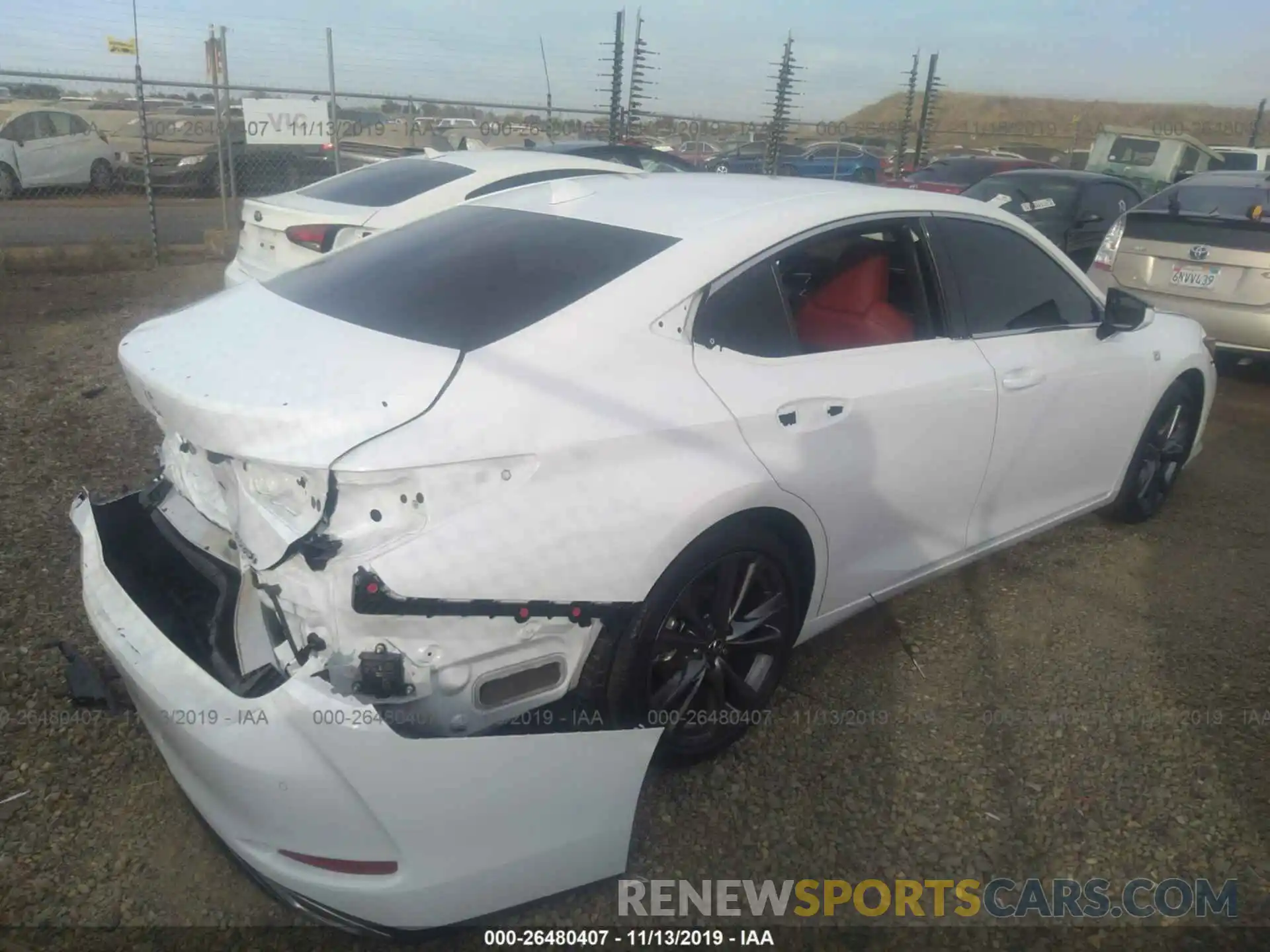 4 Photograph of a damaged car 58ABZ1B17KU036536 LEXUS ES 2019