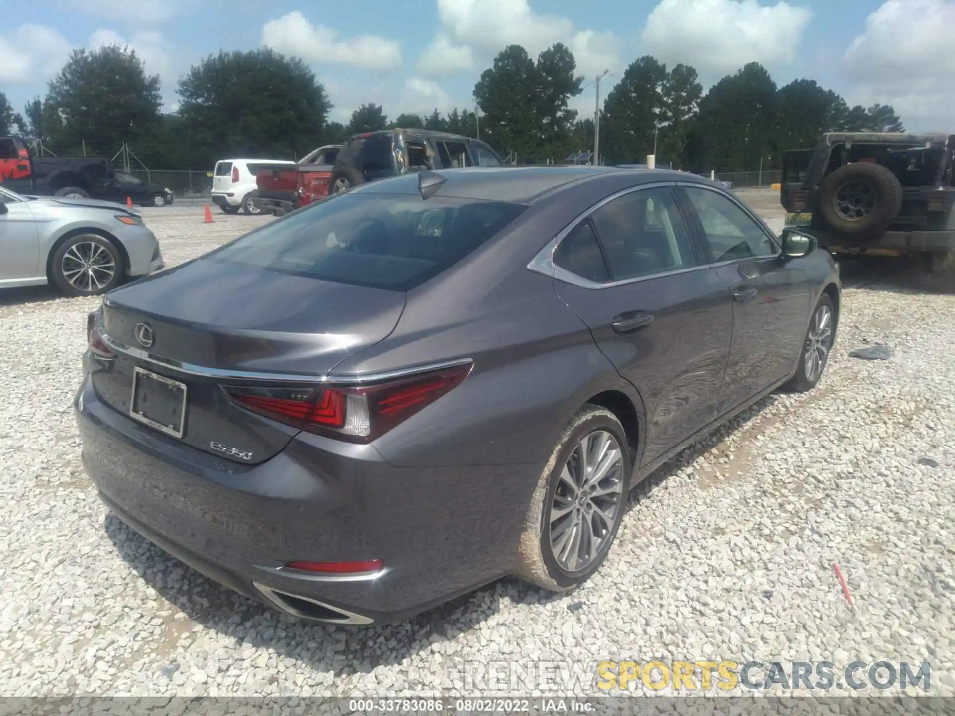 4 Photograph of a damaged car 58ABZ1B17KU046550 LEXUS ES 2019