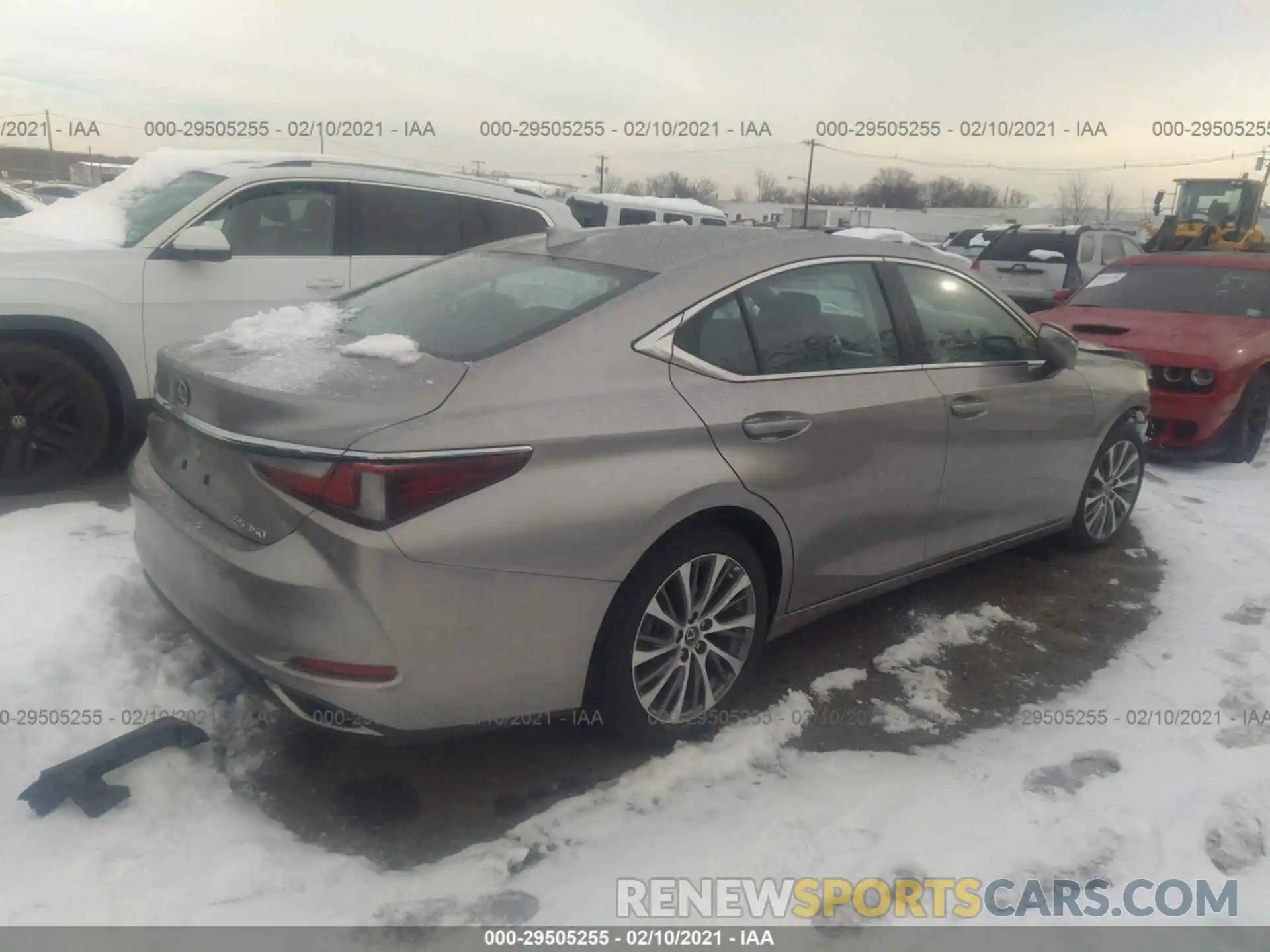 4 Photograph of a damaged car 58ABZ1B17KU050792 LEXUS ES 2019