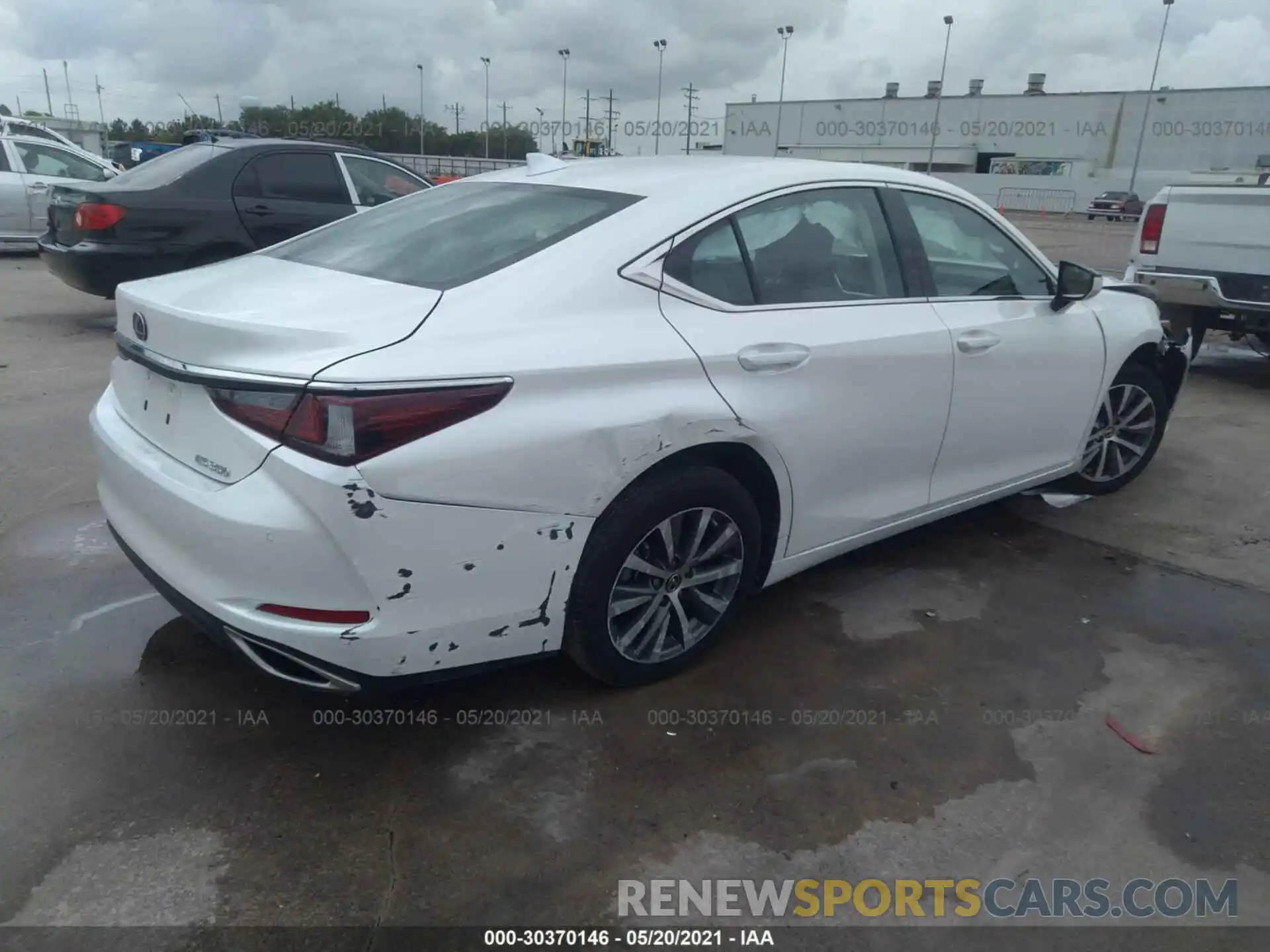 4 Photograph of a damaged car 58ABZ1B17KU050906 LEXUS ES 2019