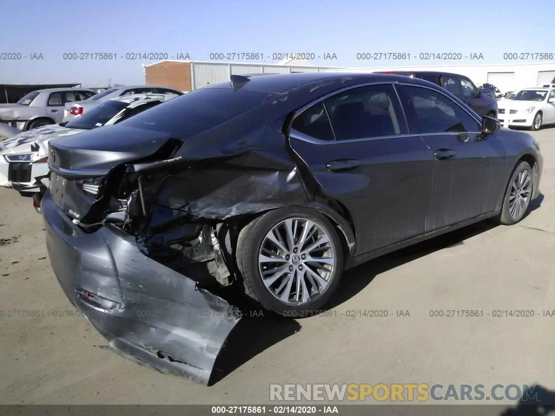 4 Photograph of a damaged car 58ABZ1B18KU003061 LEXUS ES 2019