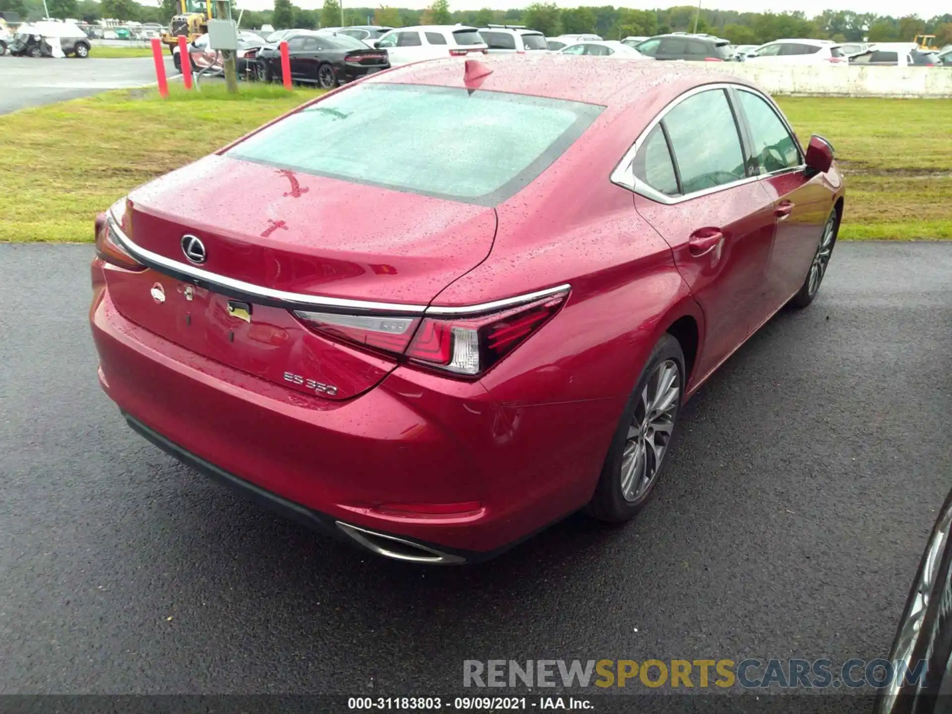 4 Photograph of a damaged car 58ABZ1B18KU011404 LEXUS ES 2019