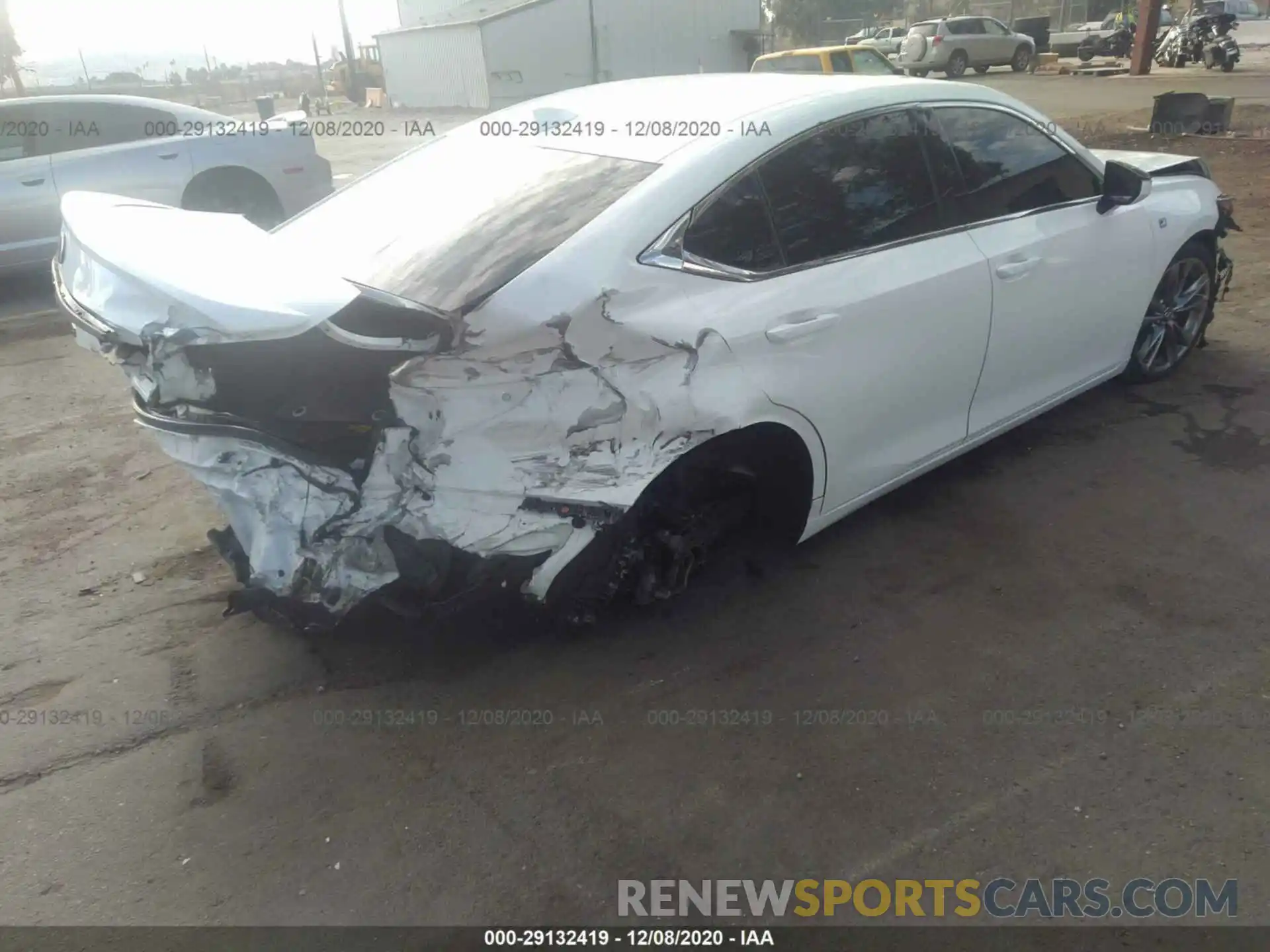 4 Photograph of a damaged car 58ABZ1B18KU016148 LEXUS ES 2019