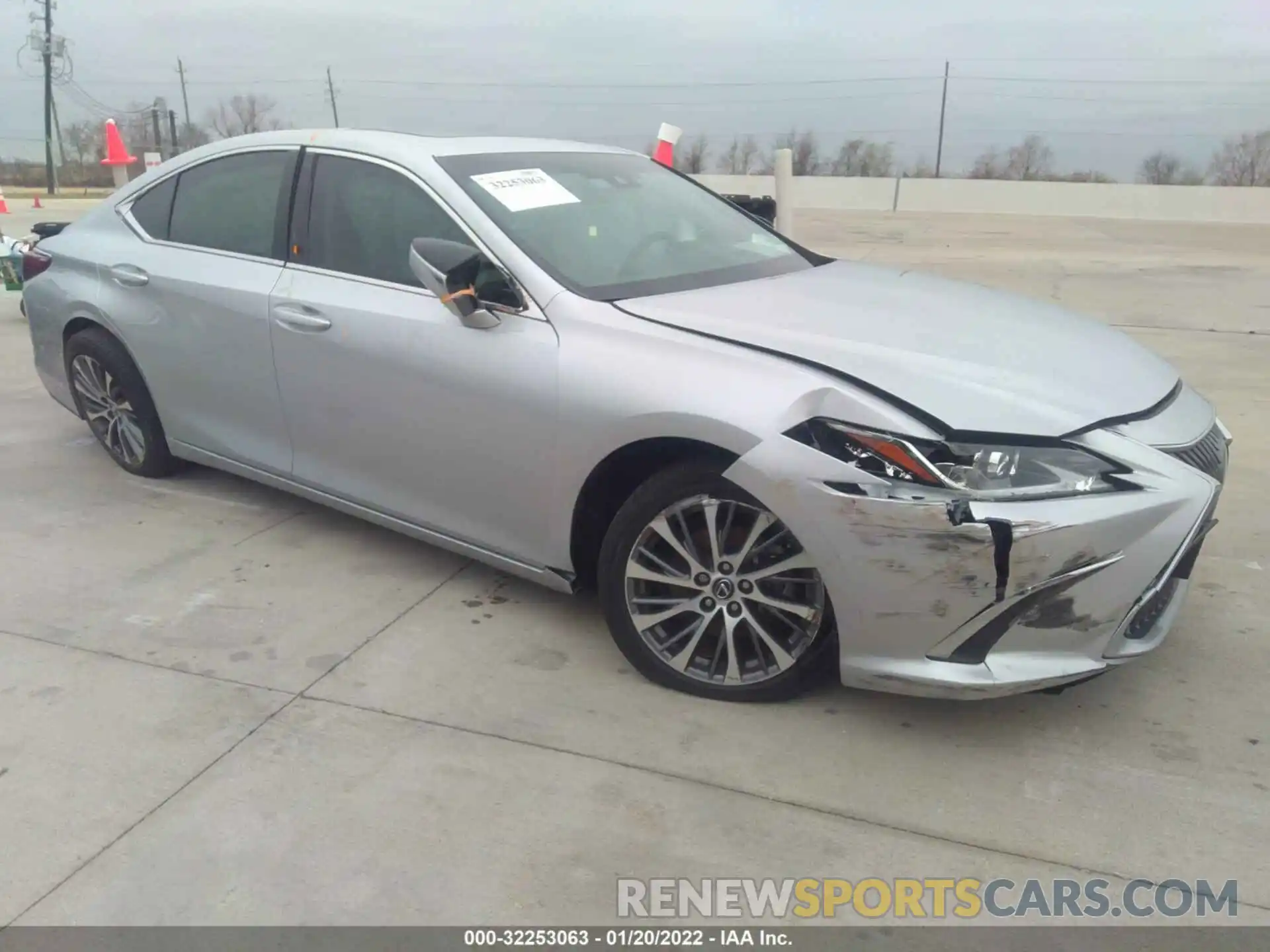 1 Photograph of a damaged car 58ABZ1B18KU019177 LEXUS ES 2019