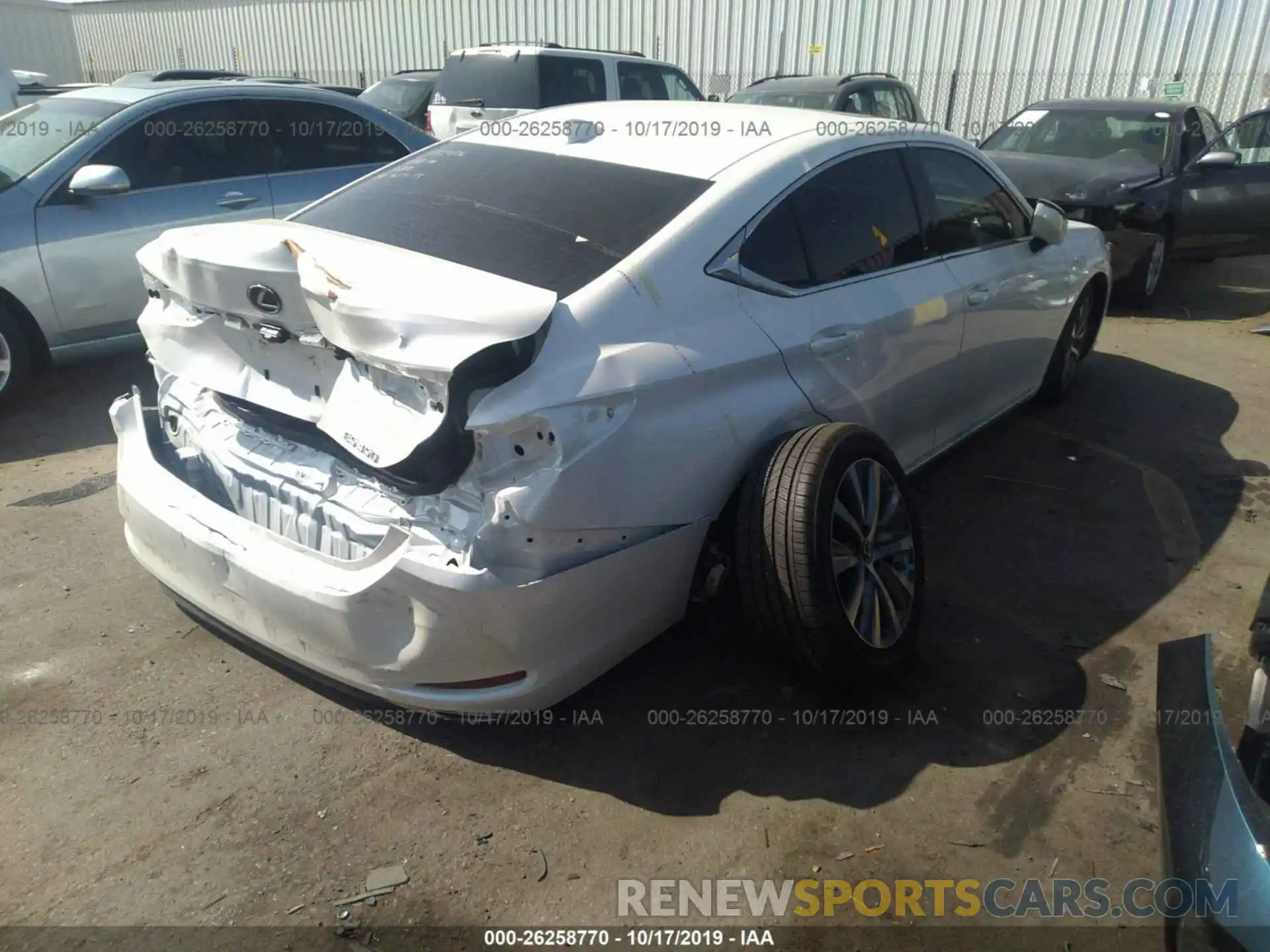 4 Photograph of a damaged car 58ABZ1B18KU022886 LEXUS ES 2019