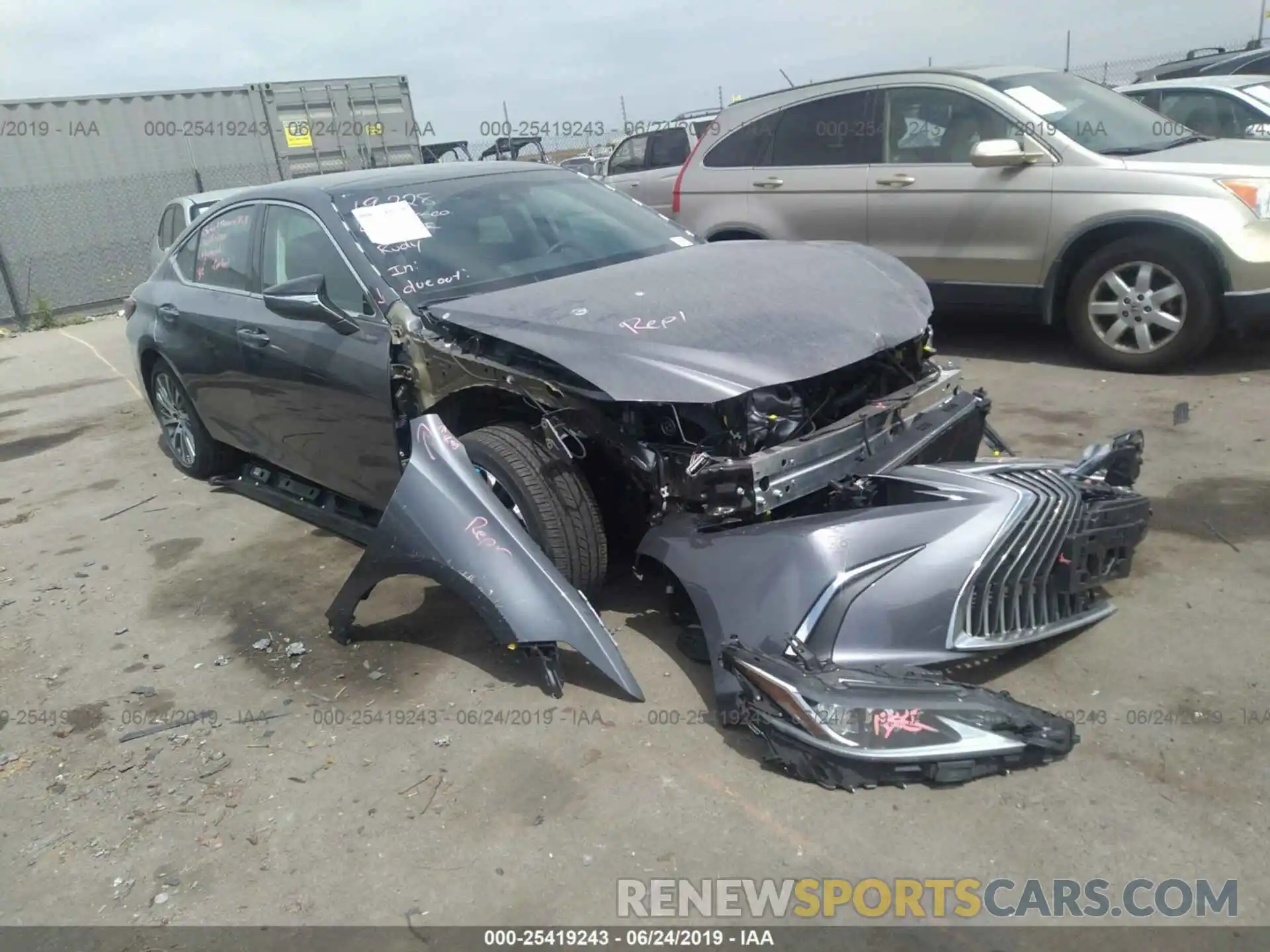 1 Photograph of a damaged car 58ABZ1B18KU023472 LEXUS ES 2019