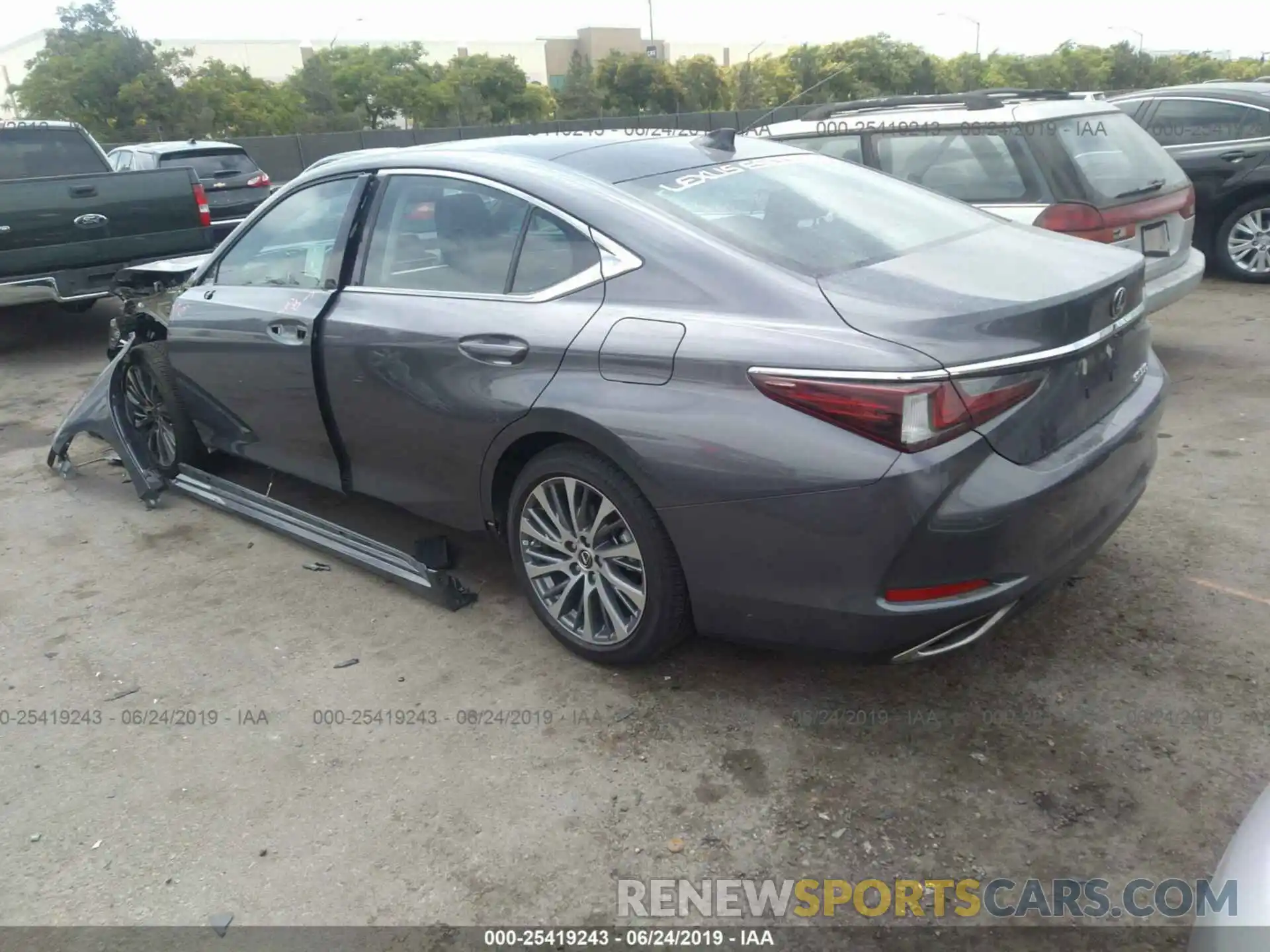 3 Photograph of a damaged car 58ABZ1B18KU023472 LEXUS ES 2019