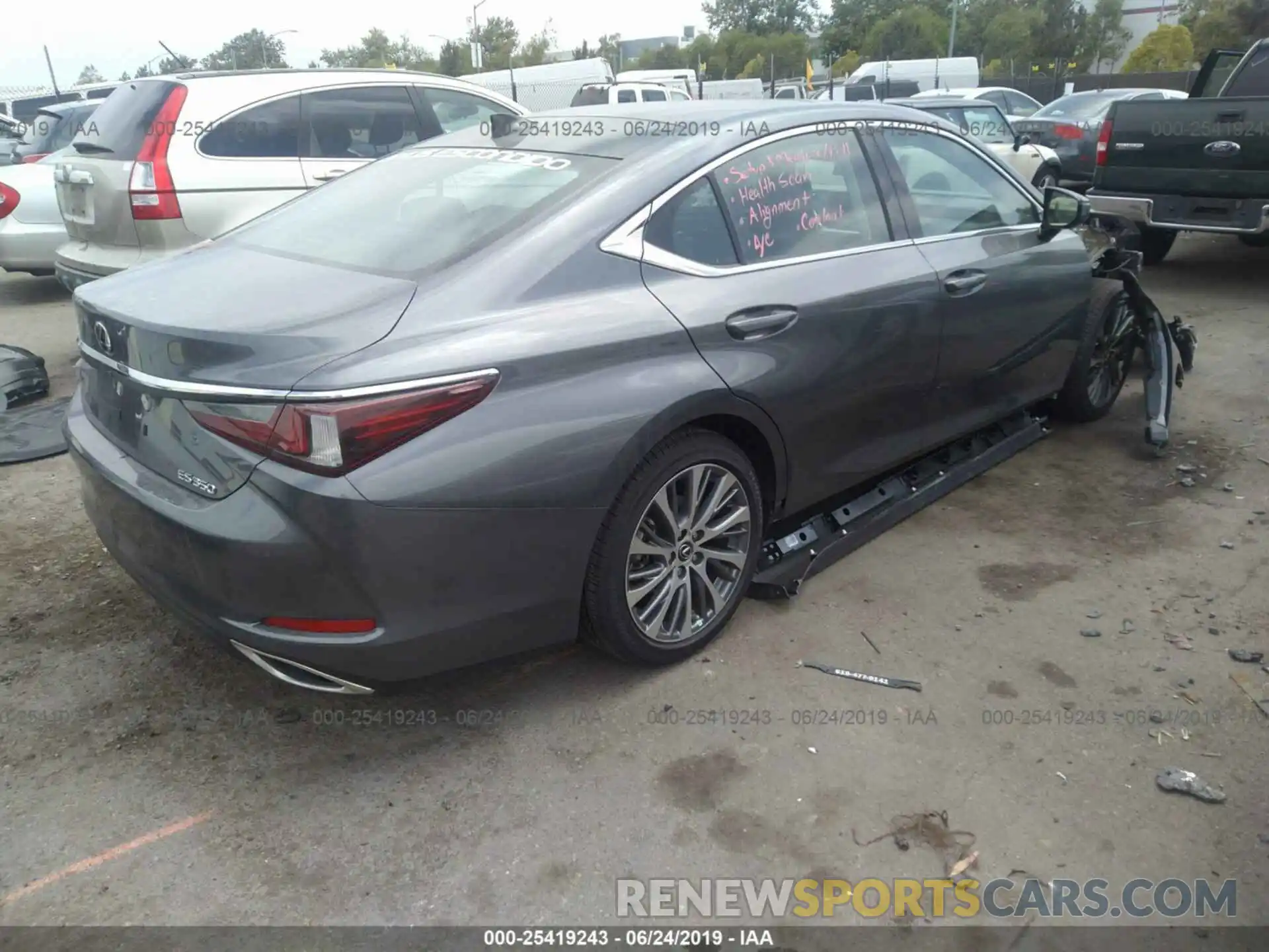 4 Photograph of a damaged car 58ABZ1B18KU023472 LEXUS ES 2019