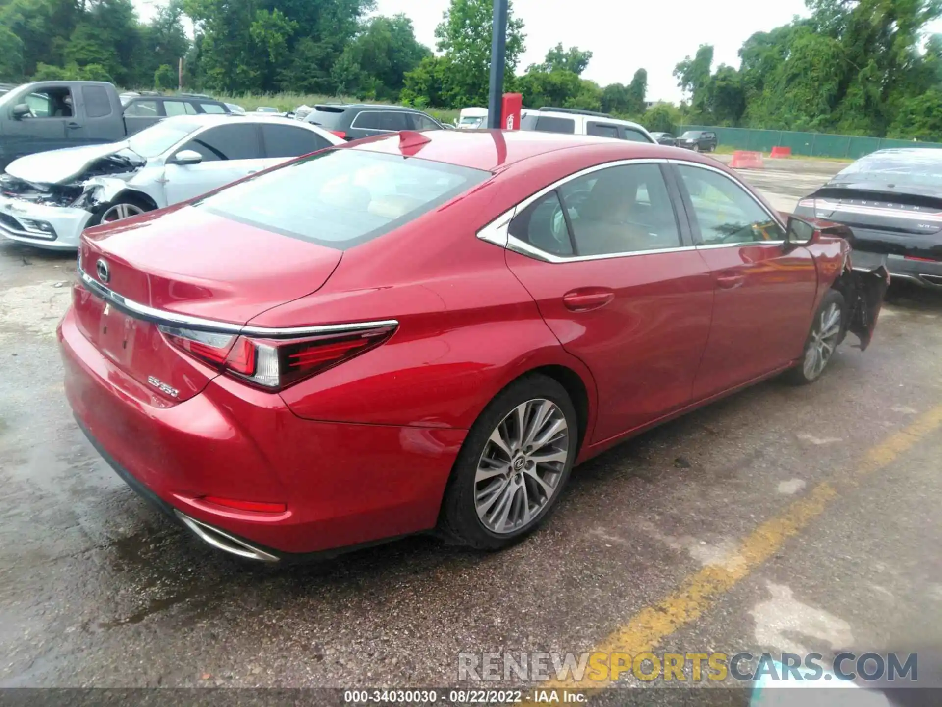 4 Photograph of a damaged car 58ABZ1B18KU026405 LEXUS ES 2019