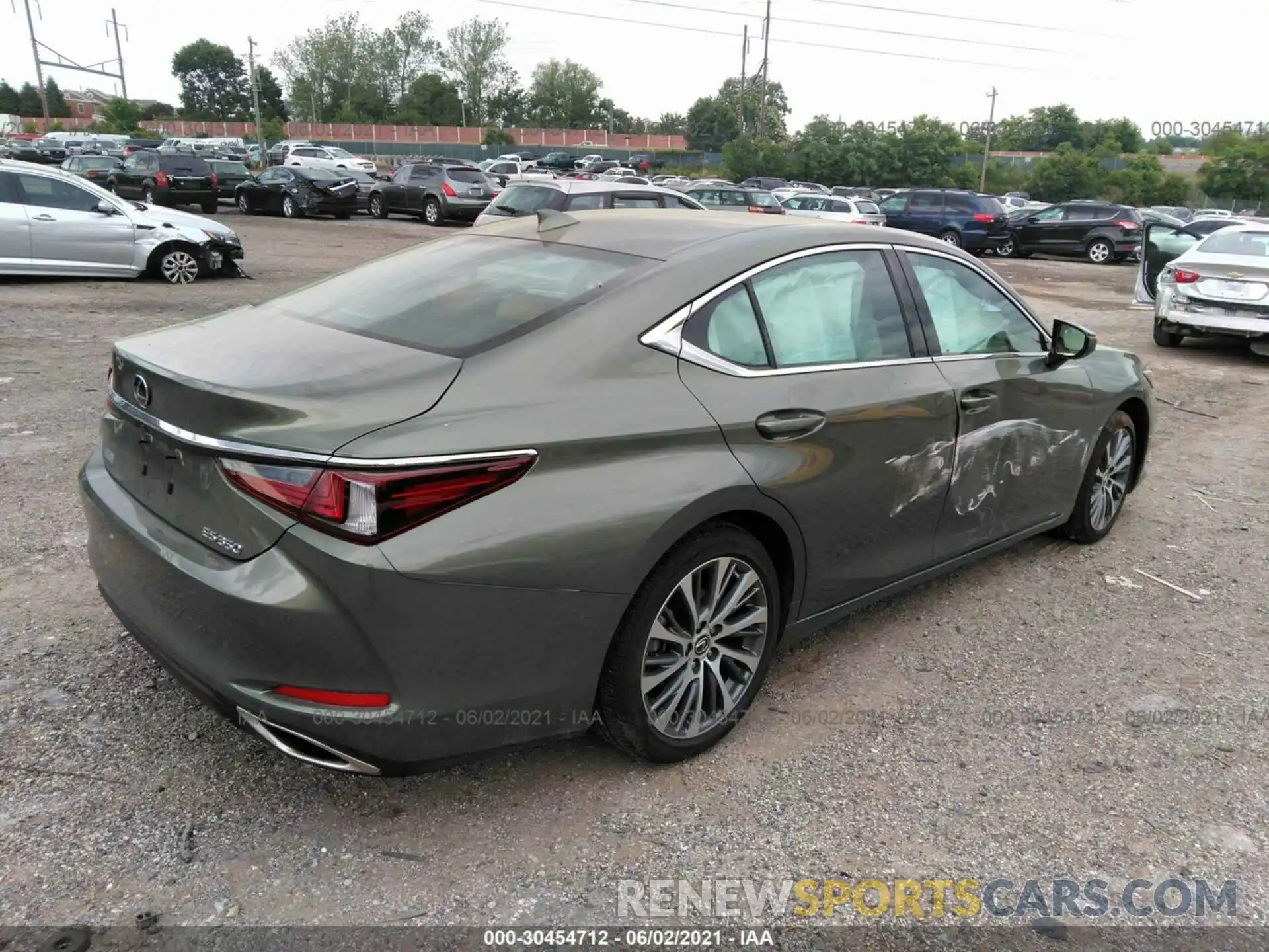 4 Photograph of a damaged car 58ABZ1B18KU045004 LEXUS ES 2019