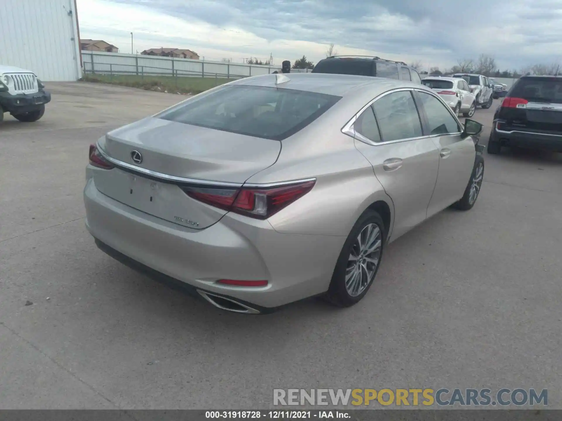 4 Photograph of a damaged car 58ABZ1B18KU046766 LEXUS ES 2019