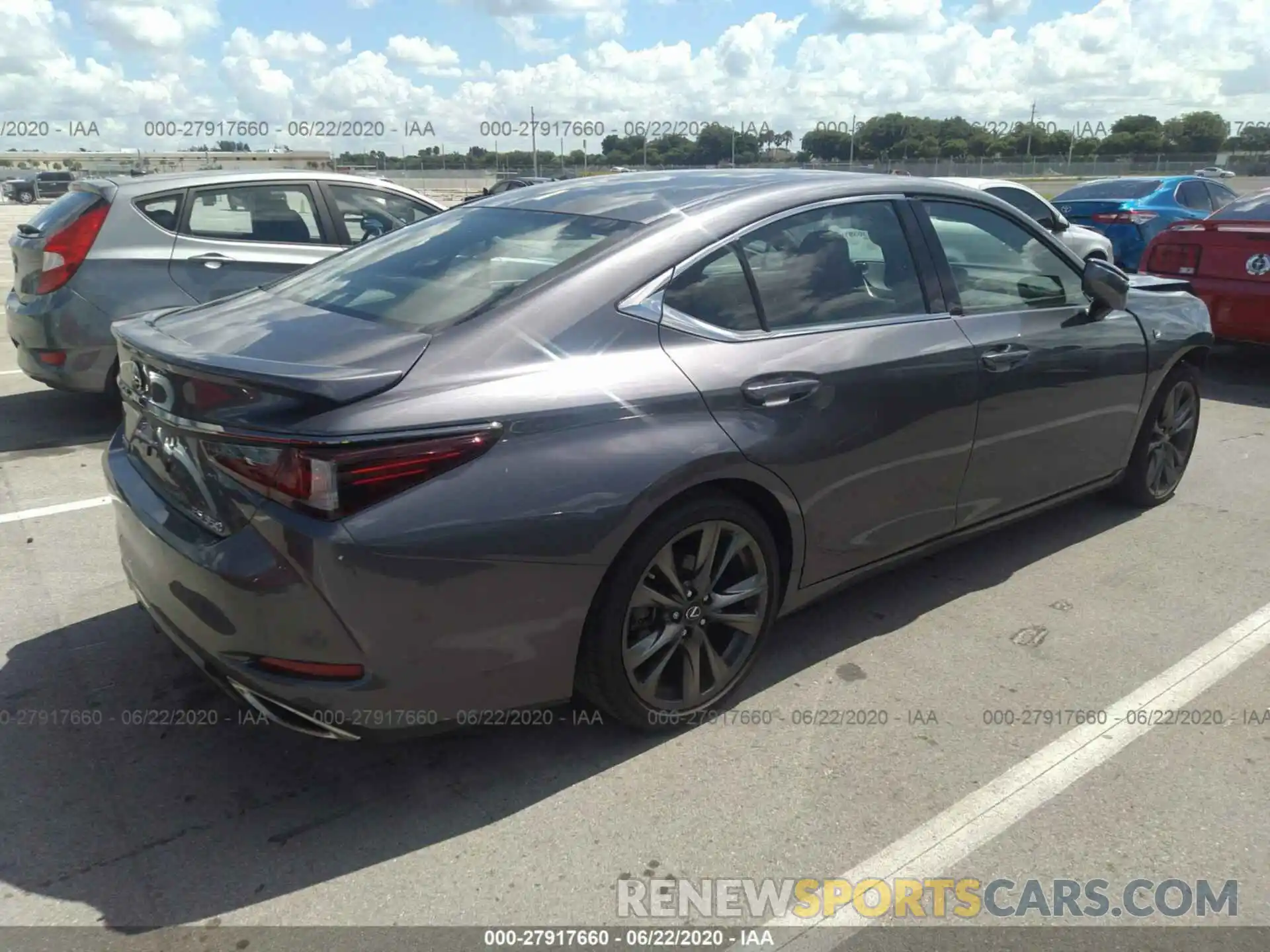 4 Photograph of a damaged car 58ABZ1B18KU048100 LEXUS ES 2019