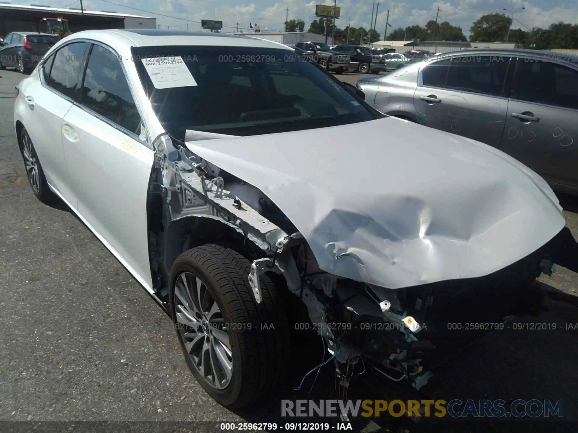 1 Photograph of a damaged car 58ABZ1B19KU001402 LEXUS ES 2019