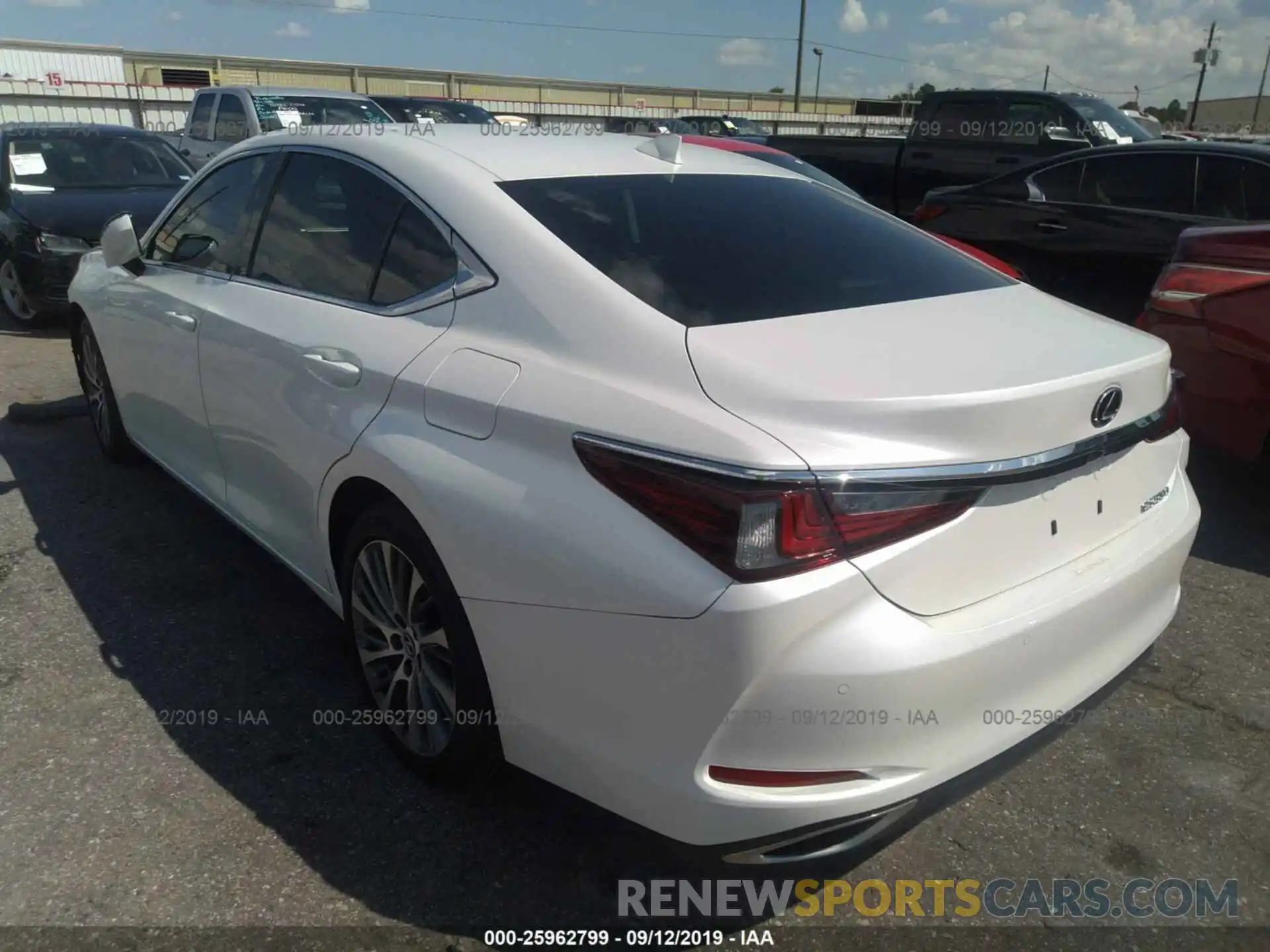 3 Photograph of a damaged car 58ABZ1B19KU001402 LEXUS ES 2019