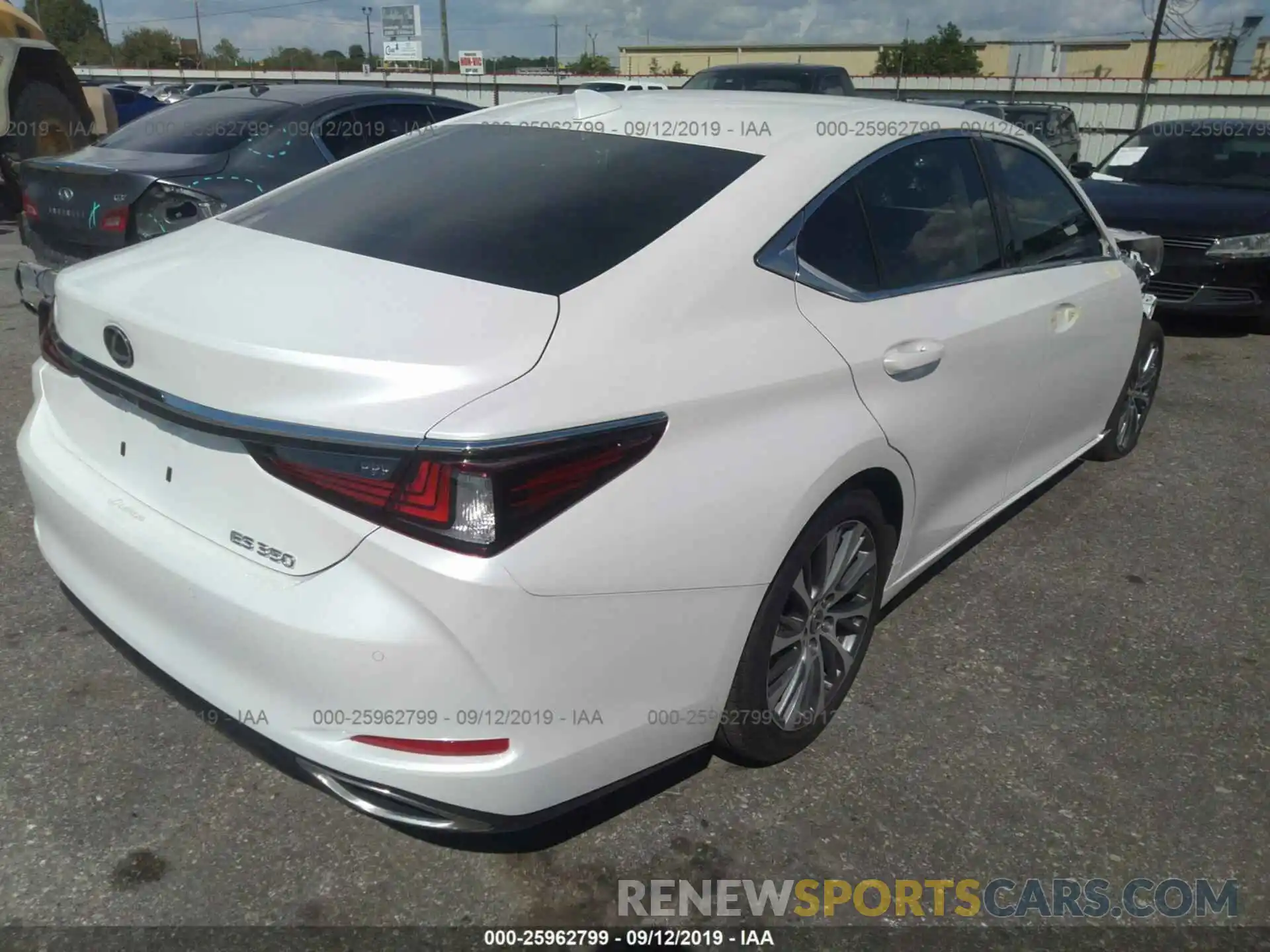 4 Photograph of a damaged car 58ABZ1B19KU001402 LEXUS ES 2019