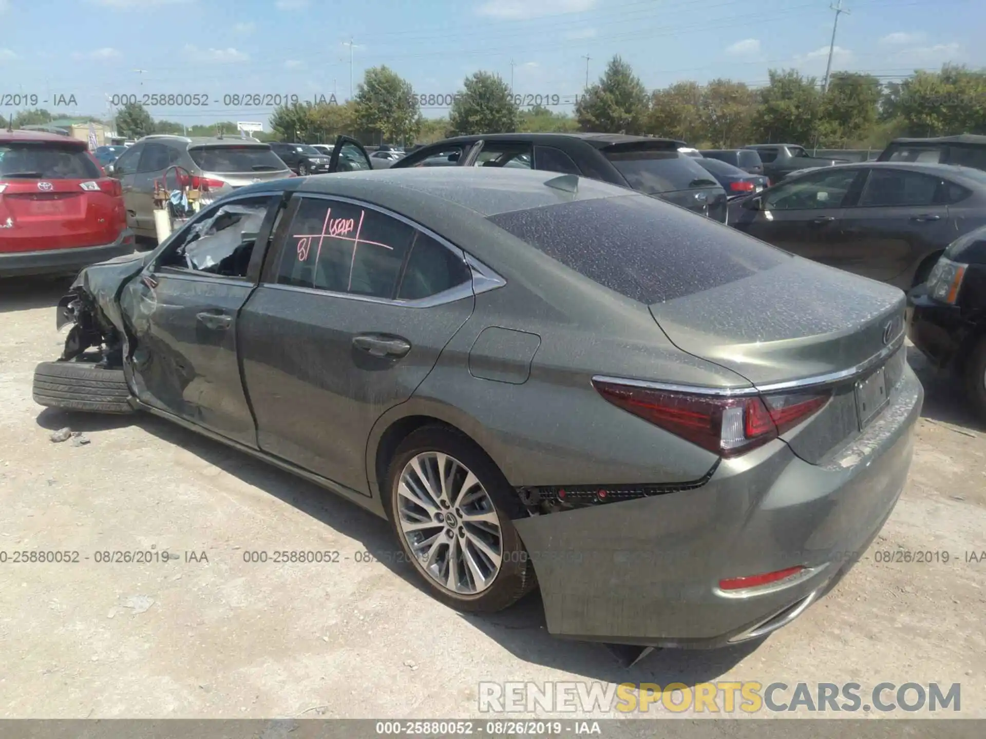 3 Photograph of a damaged car 58ABZ1B19KU002775 LEXUS ES 2019