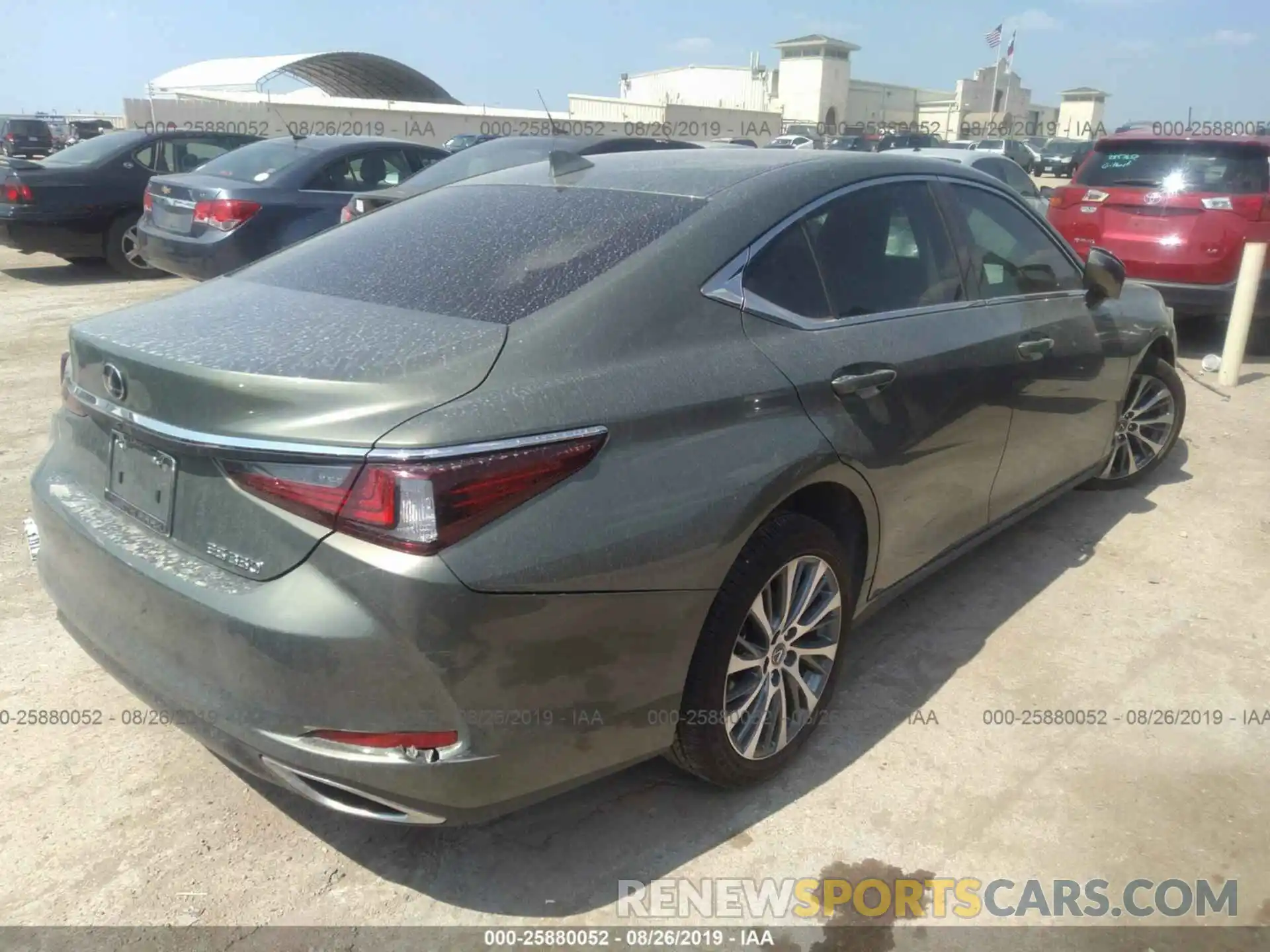 4 Photograph of a damaged car 58ABZ1B19KU002775 LEXUS ES 2019