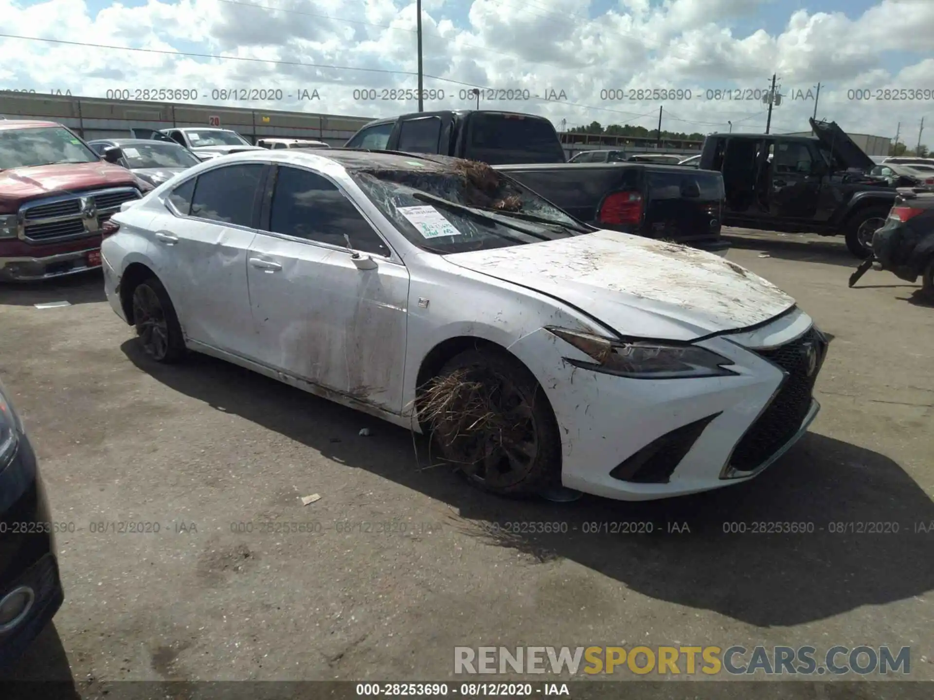 1 Photograph of a damaged car 58ABZ1B19KU003800 LEXUS ES 2019