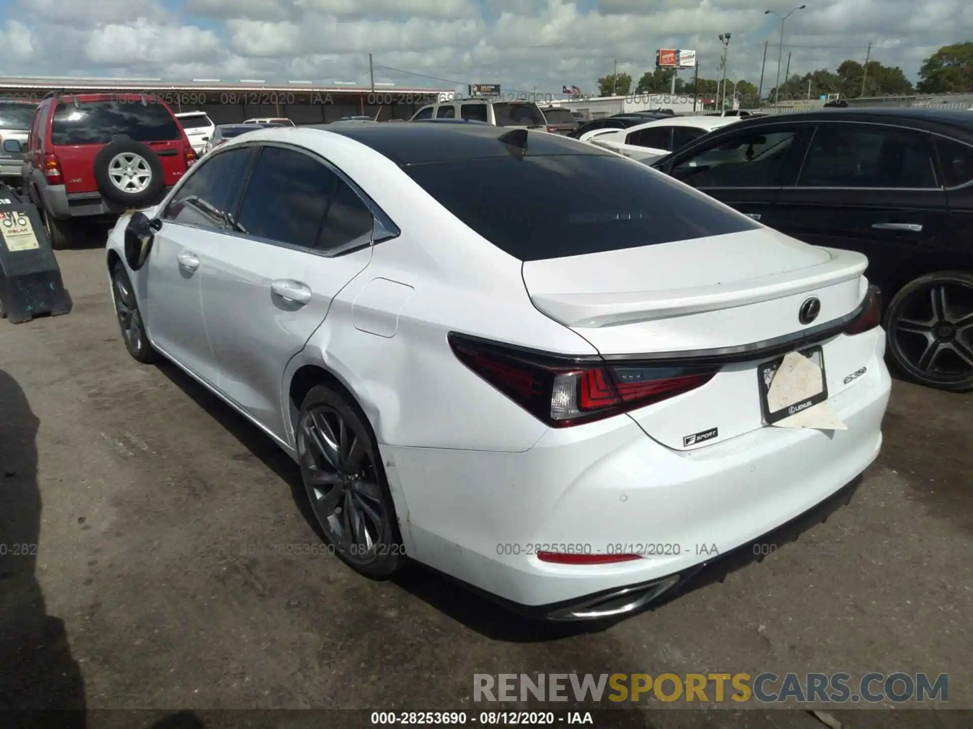 3 Photograph of a damaged car 58ABZ1B19KU003800 LEXUS ES 2019