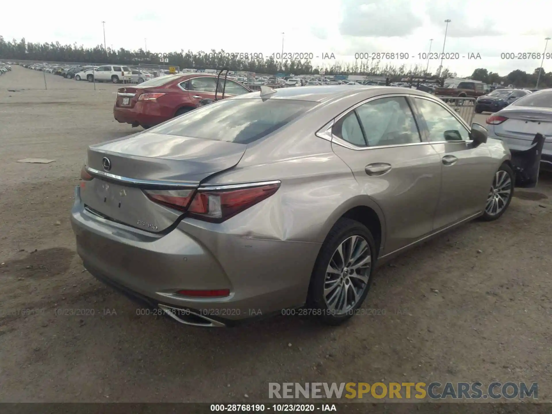 4 Photograph of a damaged car 58ABZ1B19KU005630 LEXUS ES 2019