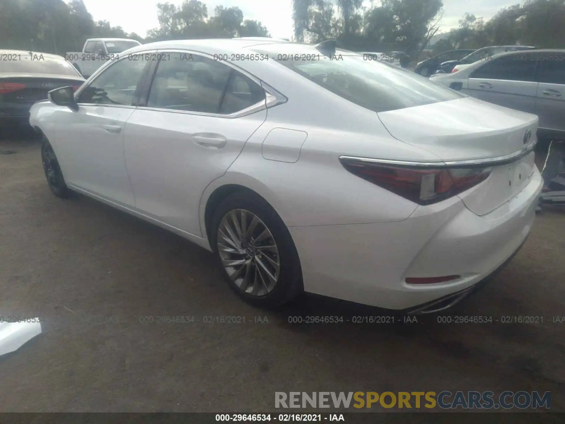 3 Photograph of a damaged car 58ABZ1B19KU006261 LEXUS ES 2019